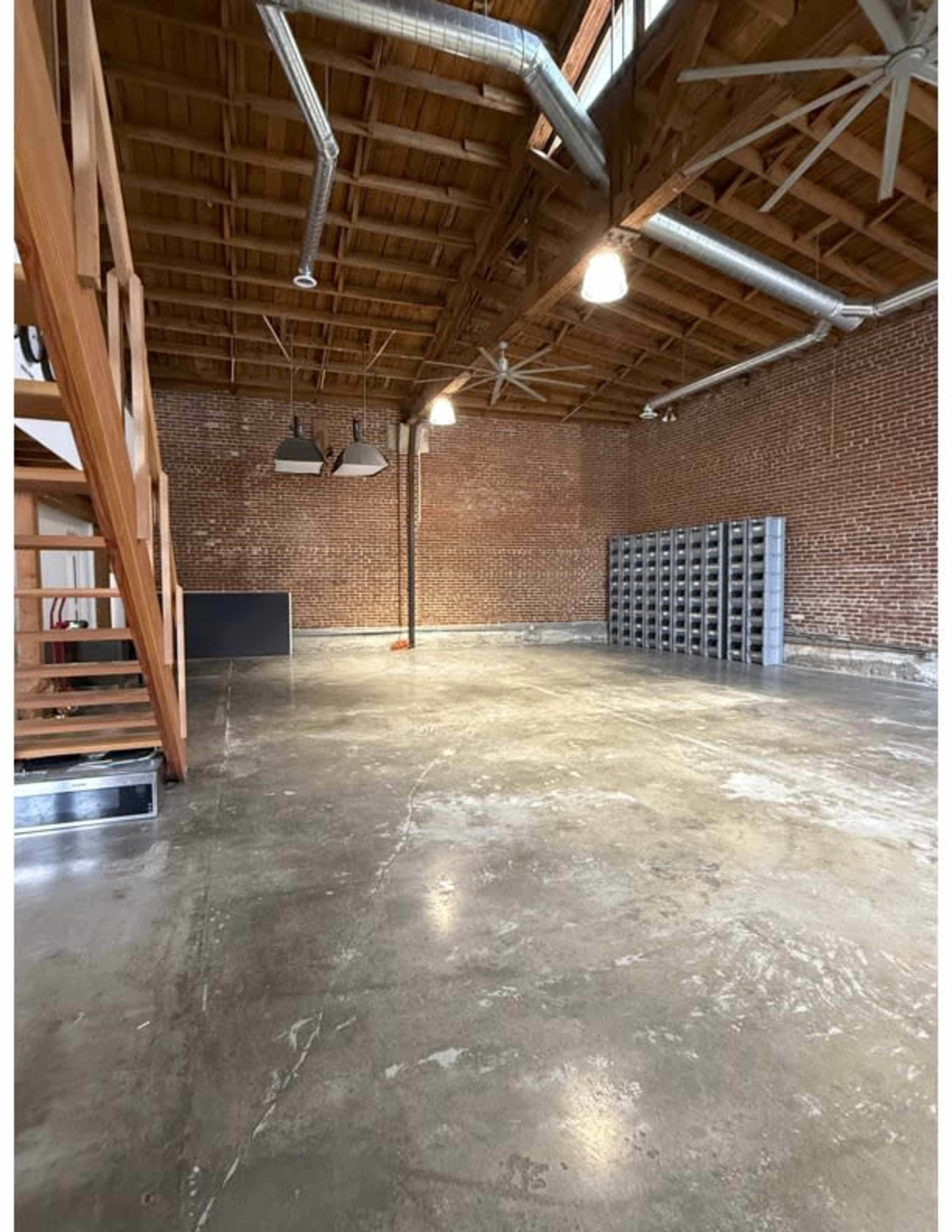 Urban cozy industrial studio space Image in Central LA, Los Angeles, CA