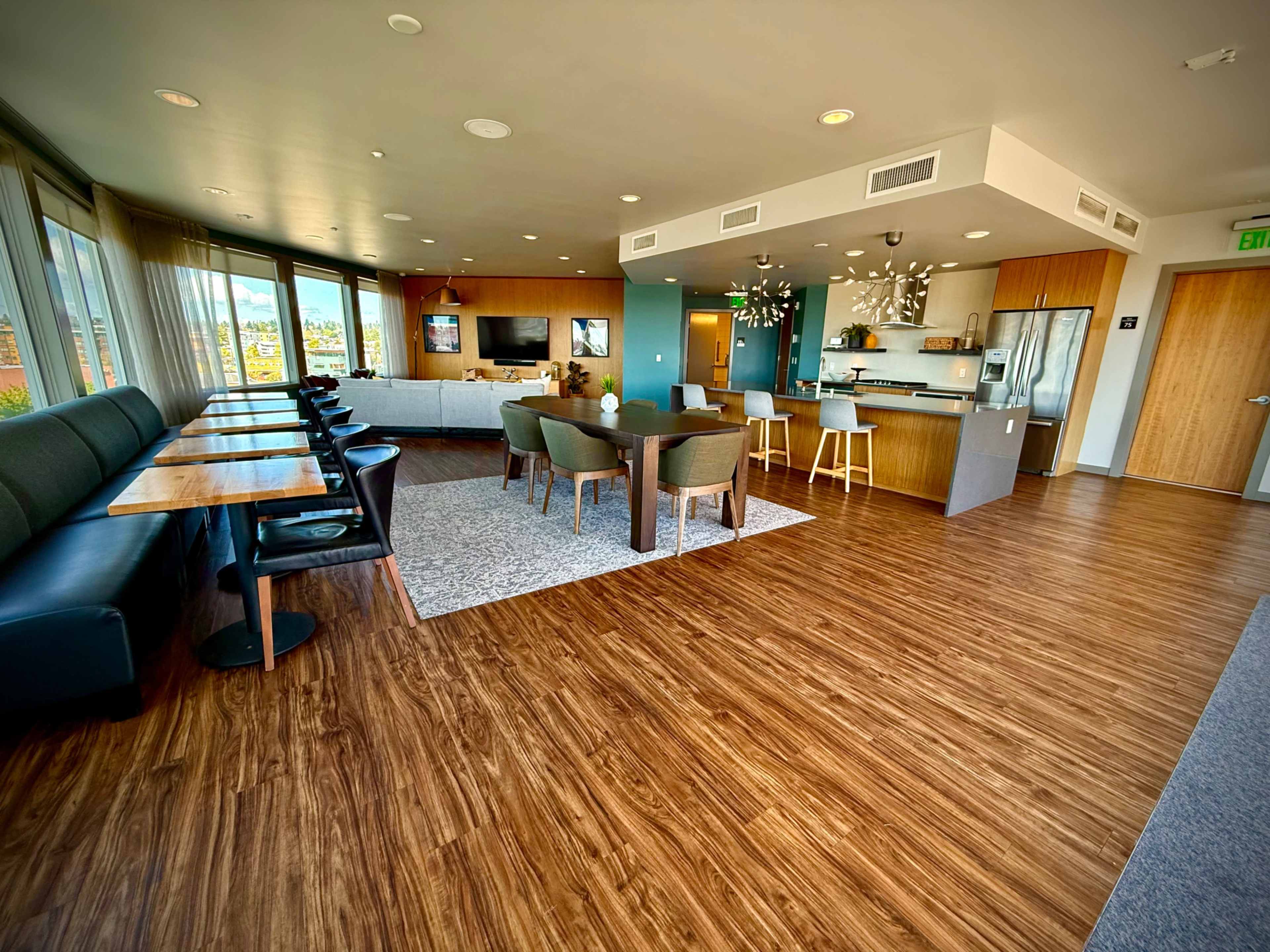 Ballard Skyline Lounge with Mountain Views Image in Adams, Seattle, WA