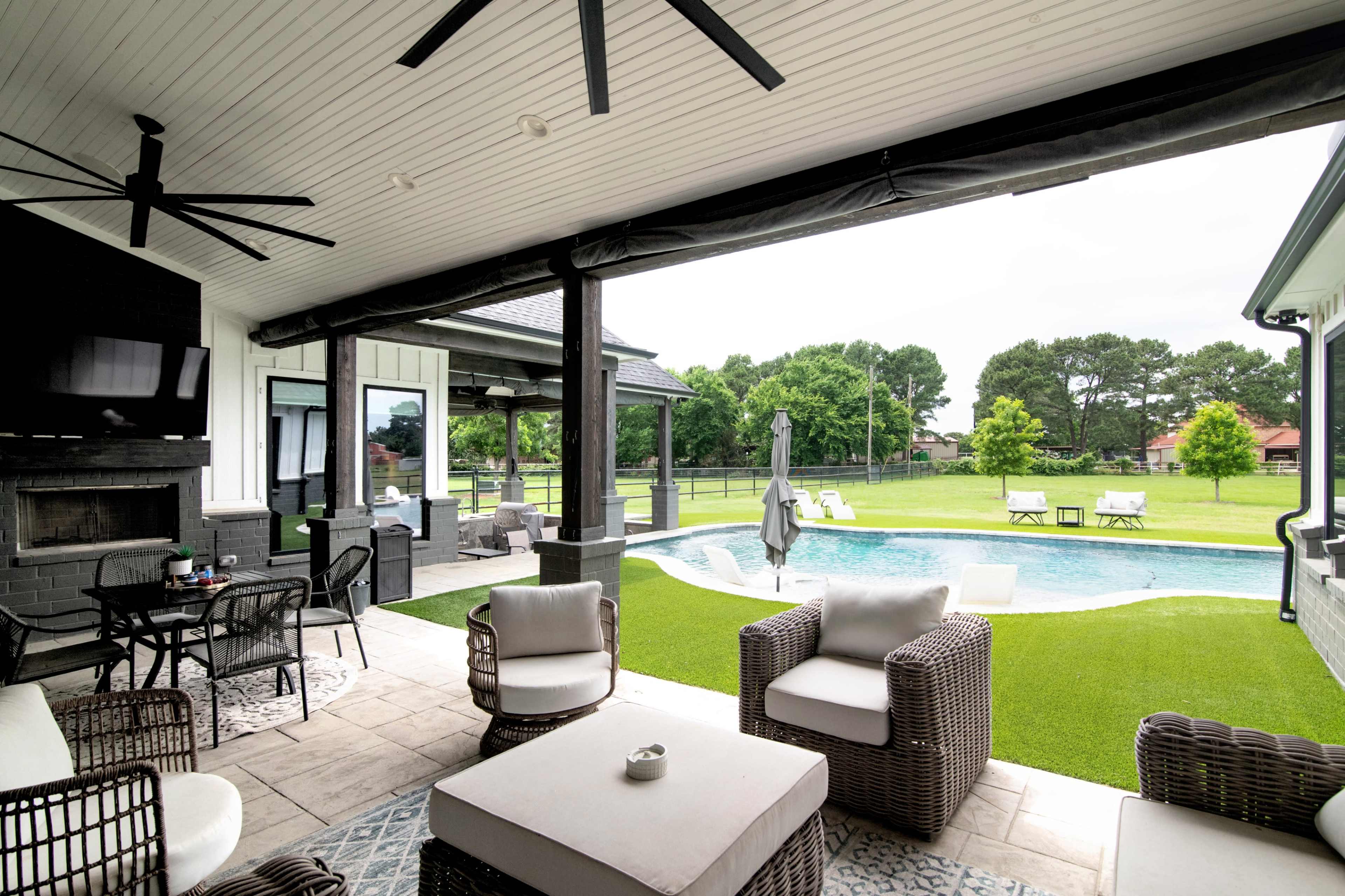 Country Backyard Oasis Image in Rendon, Burleson, TX