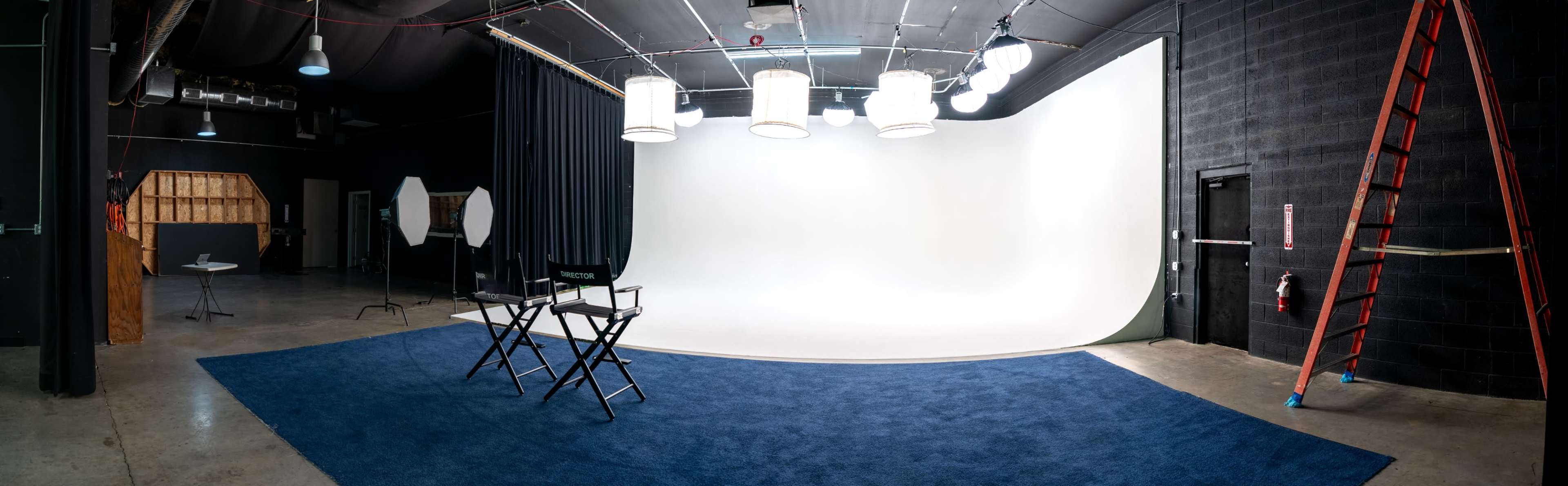 4,000 sqft Professional Video Studio with White Screen & White Cycloramic Screen. Image in Camelback East Village, Phoenix, AZ