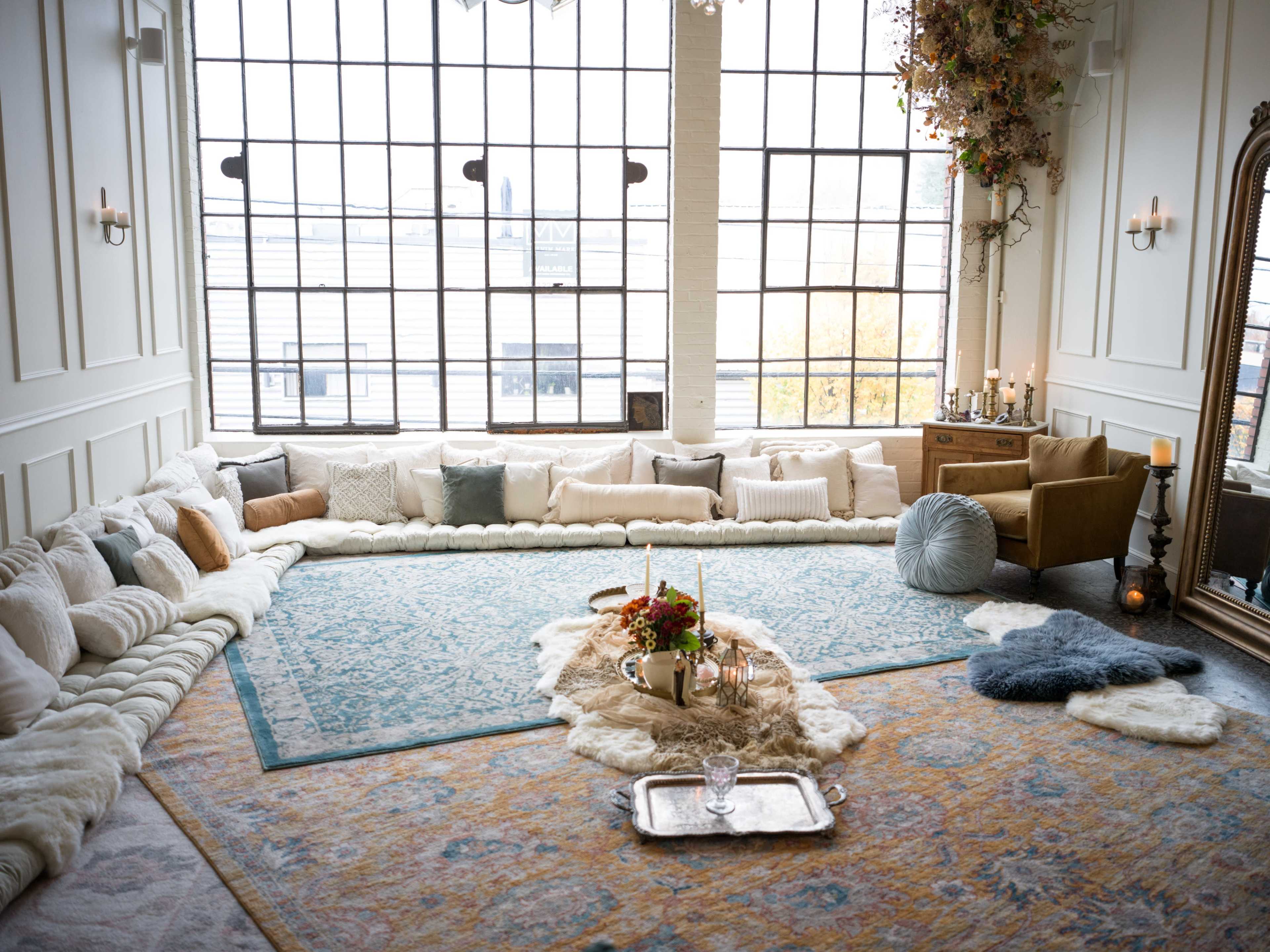 A Gorgeous, Light-Filled Sanctuary with Floor-to-Ceiling Windows & Luxe Lounge Seating — Perfect for Gatherings, Workshops & Retreats Image in Southeast Portland, Portland, OR
