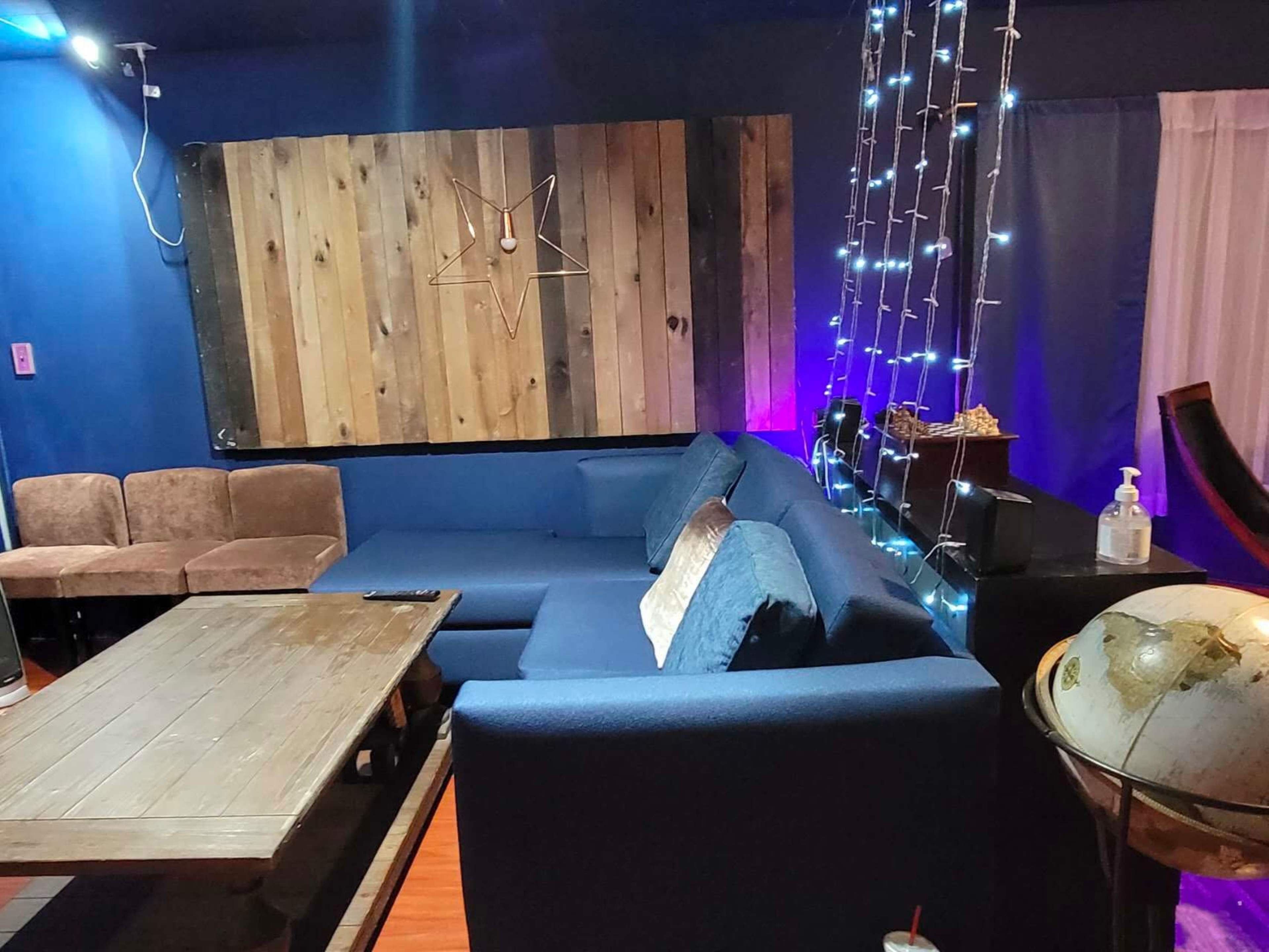 Karaoke & Poker Magic: Your Versatile Set for Fun! Image in Temple City, Temple City, CA