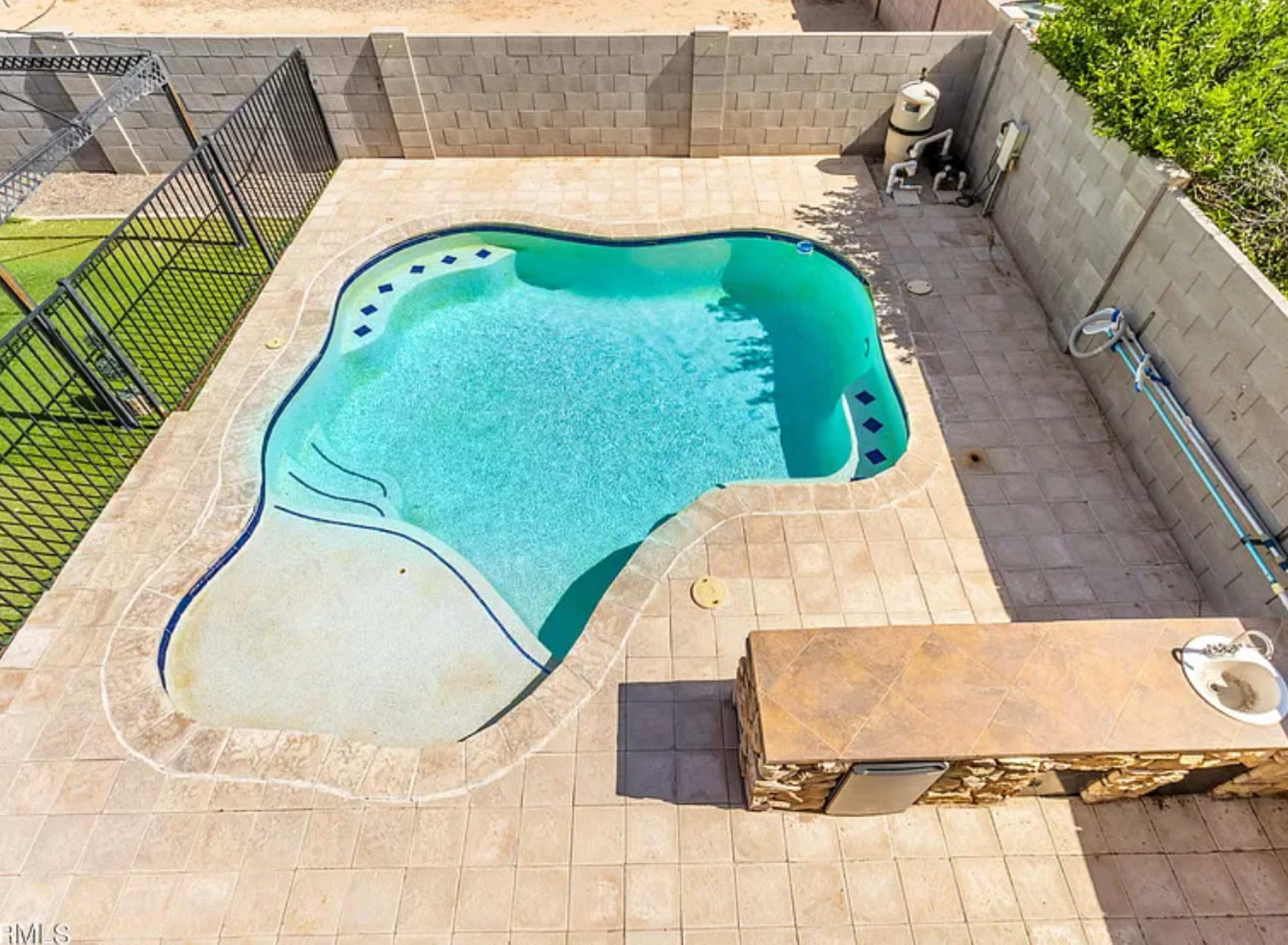 Spacious Yard with Turf & Pool – Ideal for Any Occasion! Image in Casa Grande, Casa Grande, AZ