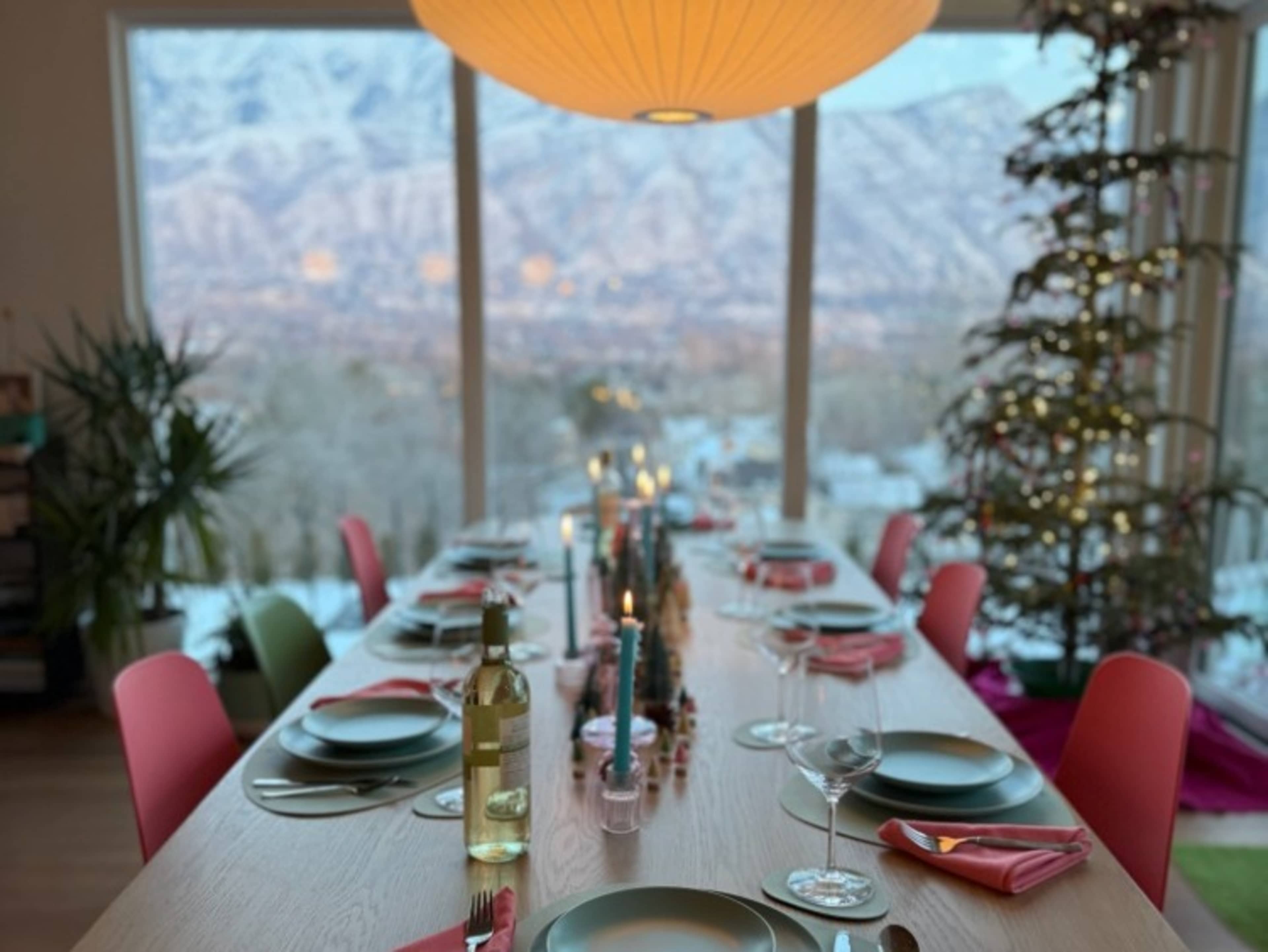 MCM Styled Table Settings