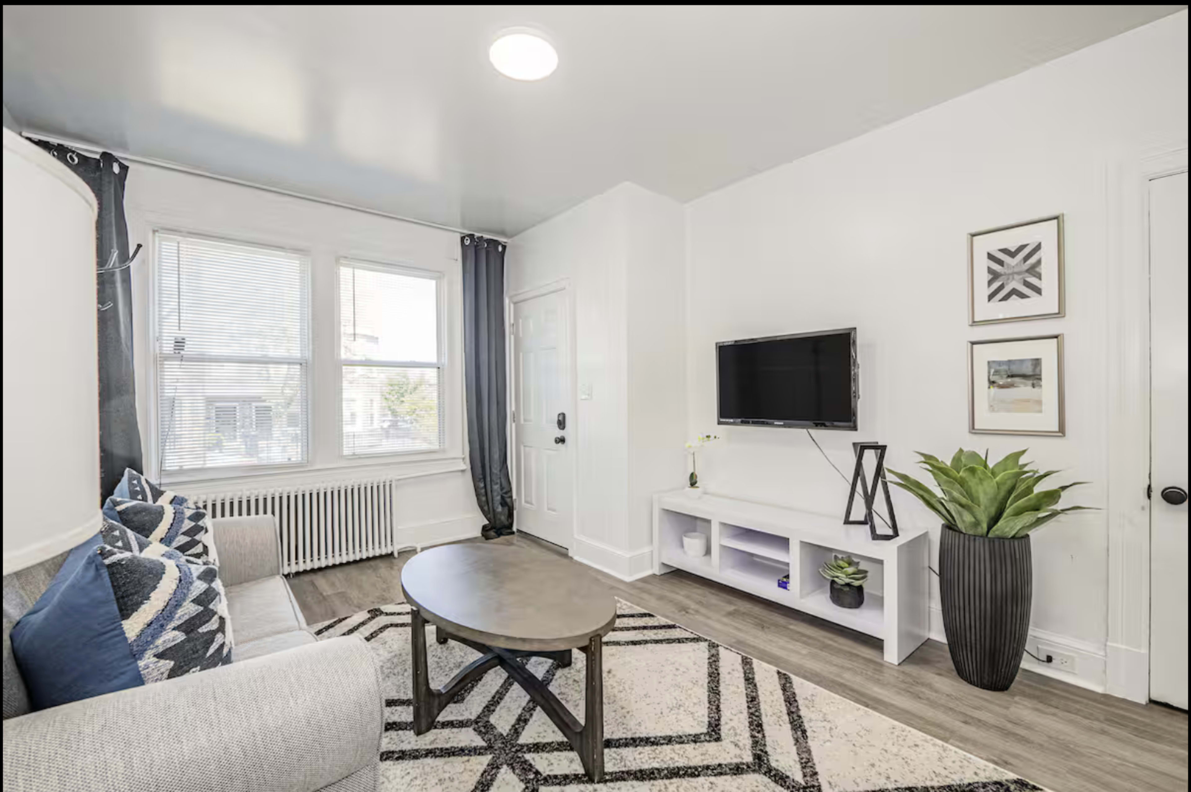 Bright DC Retreat Extended Stays Welcome w/Parking Image in Fairlawn, Washington, DC