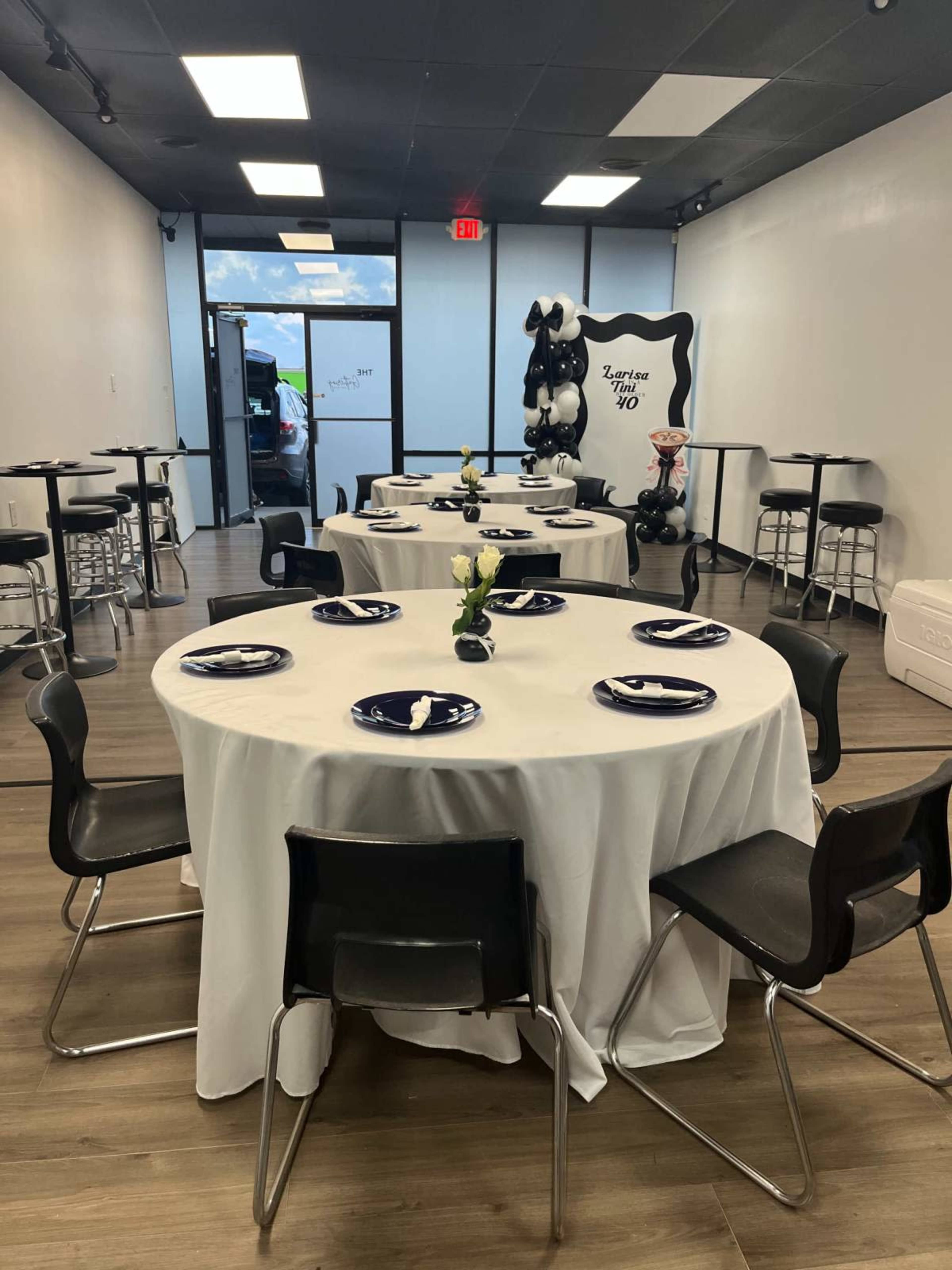 1000 Sq Ft North Side Fort Wayne Event Space for Intimate gatherings, Meetings & Celebrations Image in Washington Township, Fort wayne, IN