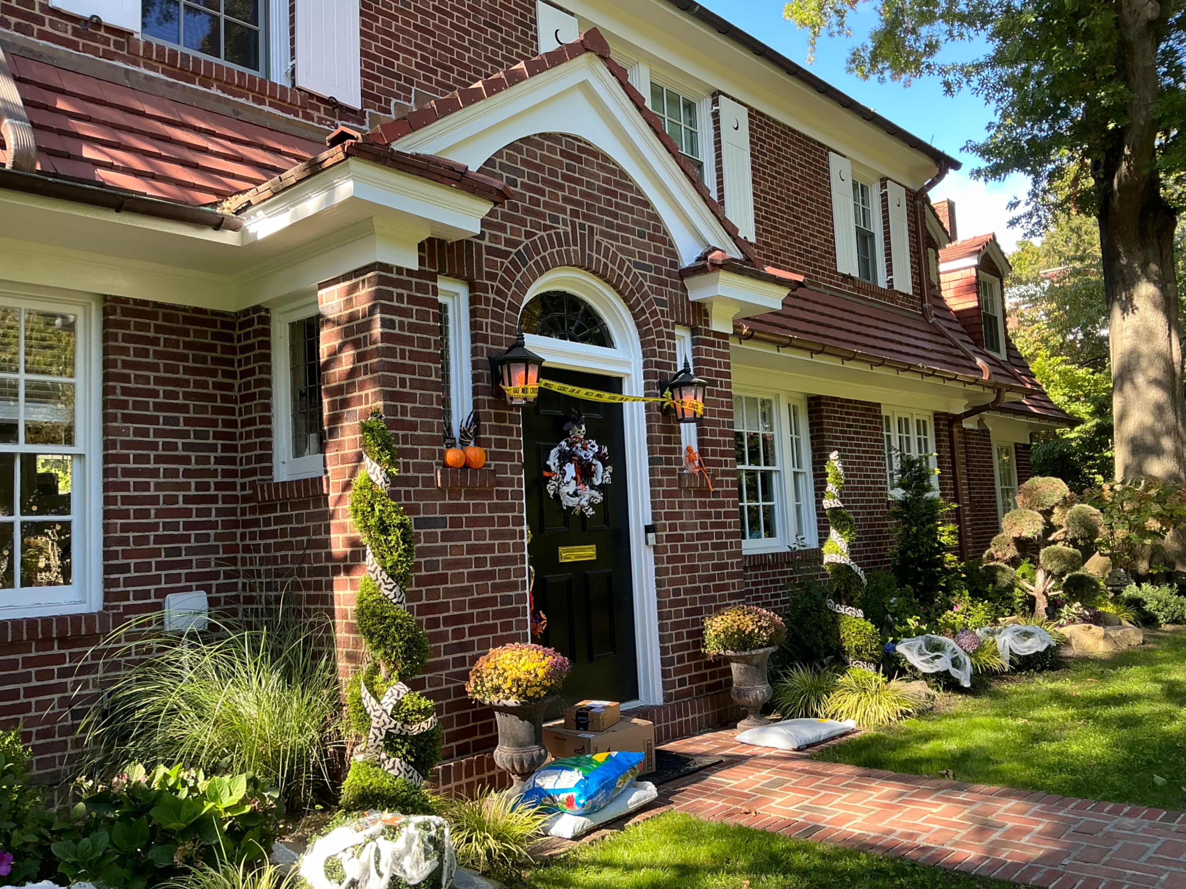 Beautiful Tudor home in Forest Hills Gardens + backyard, Forest Hills, NY |  Event | Peerspace, image size:3840x2880