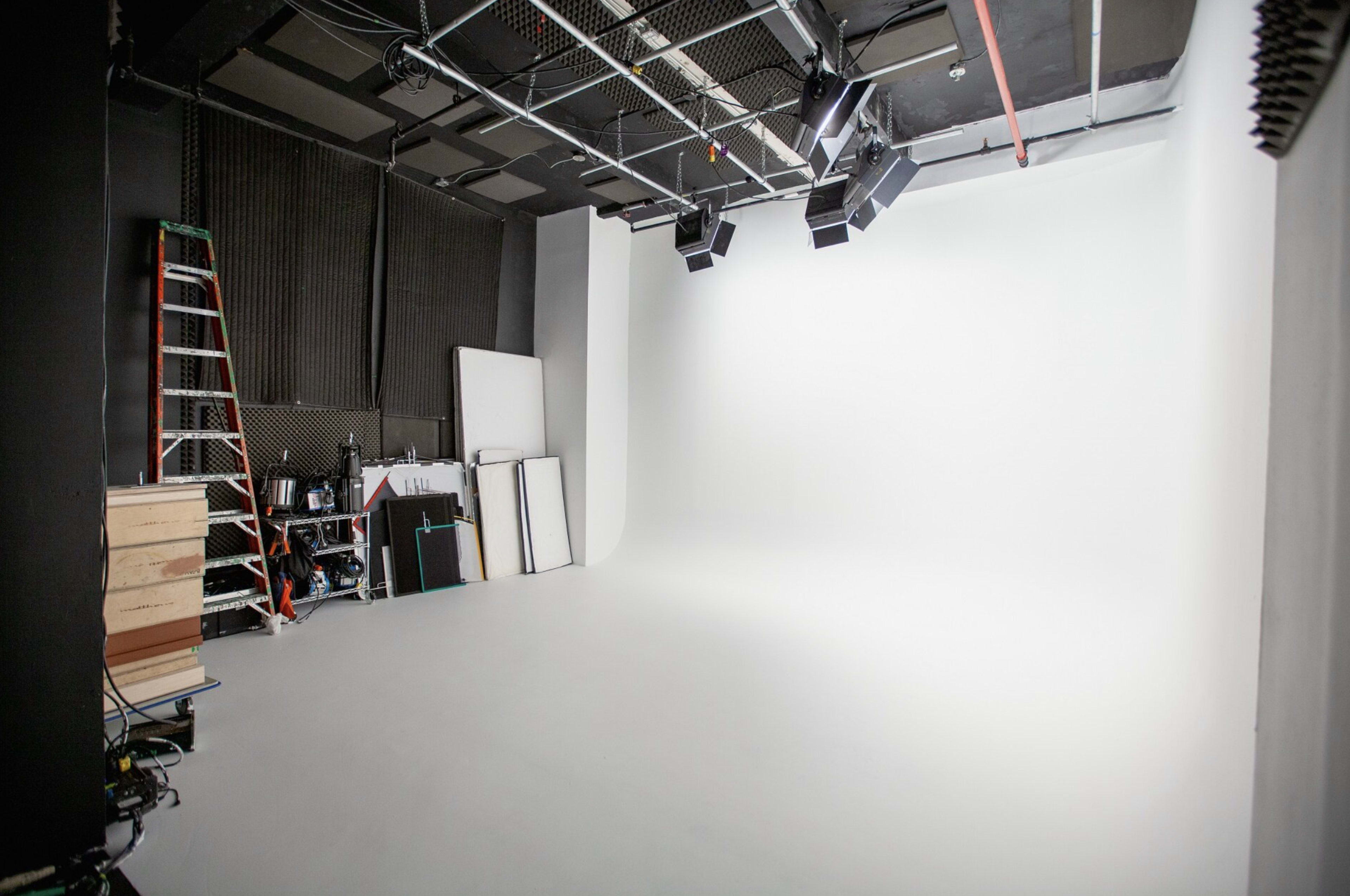 Midtown - White Cyc Stage Image in Midtown Manhattan, New York, NY