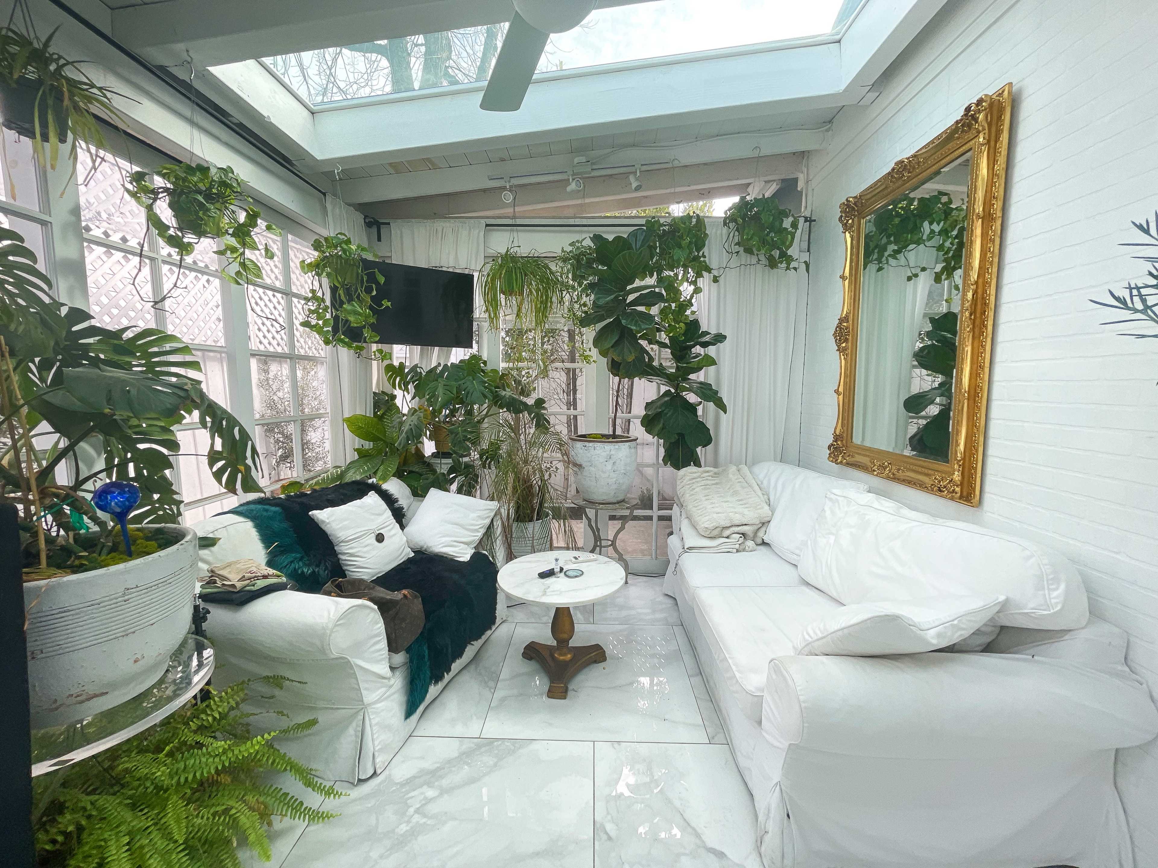 Greenhouse Salon with Open Windows Image in Valley Village, Valley Village, CA