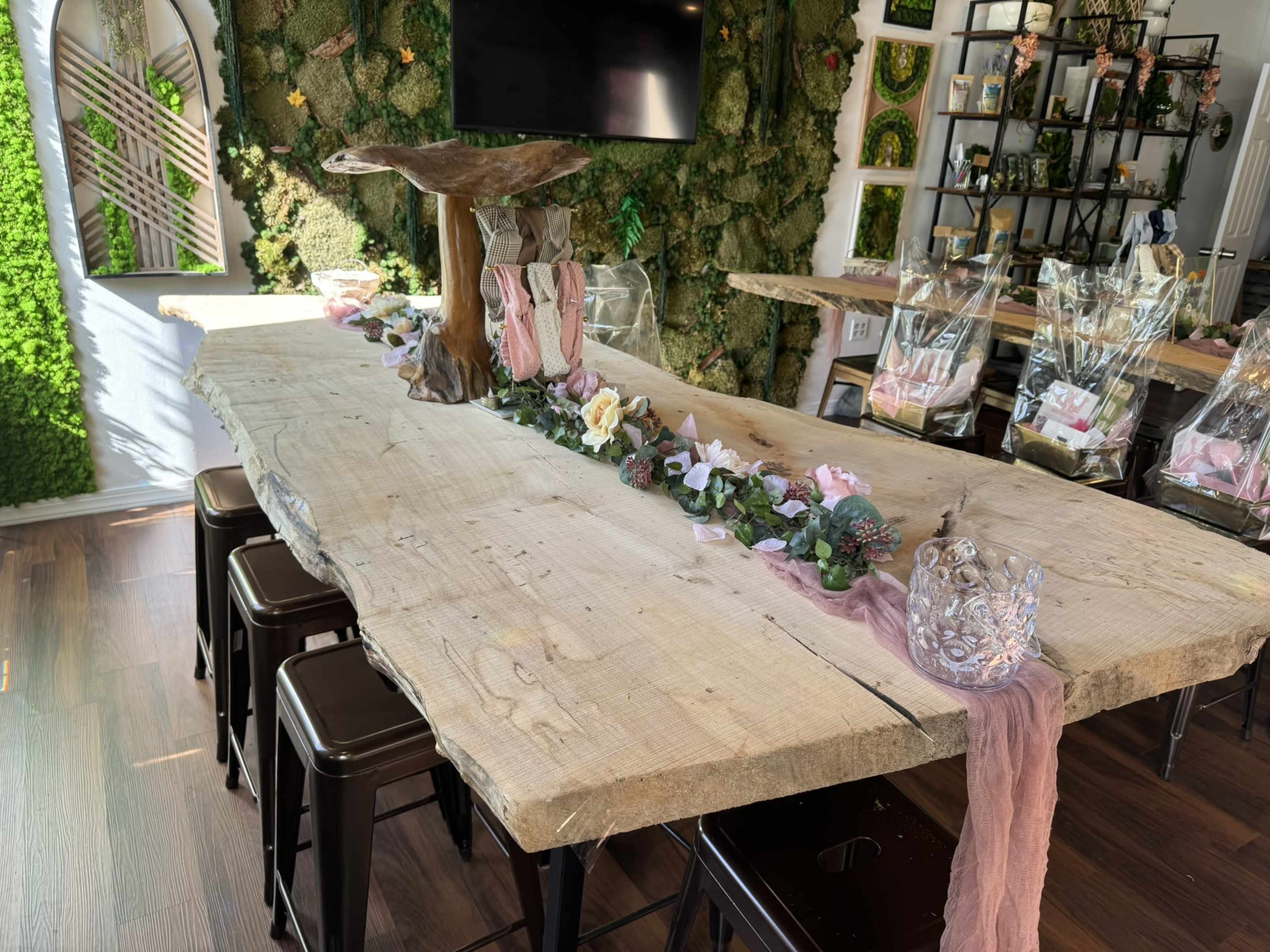 Mossy Nature Inspired Studio Image in Totowa, Totowa, NJ