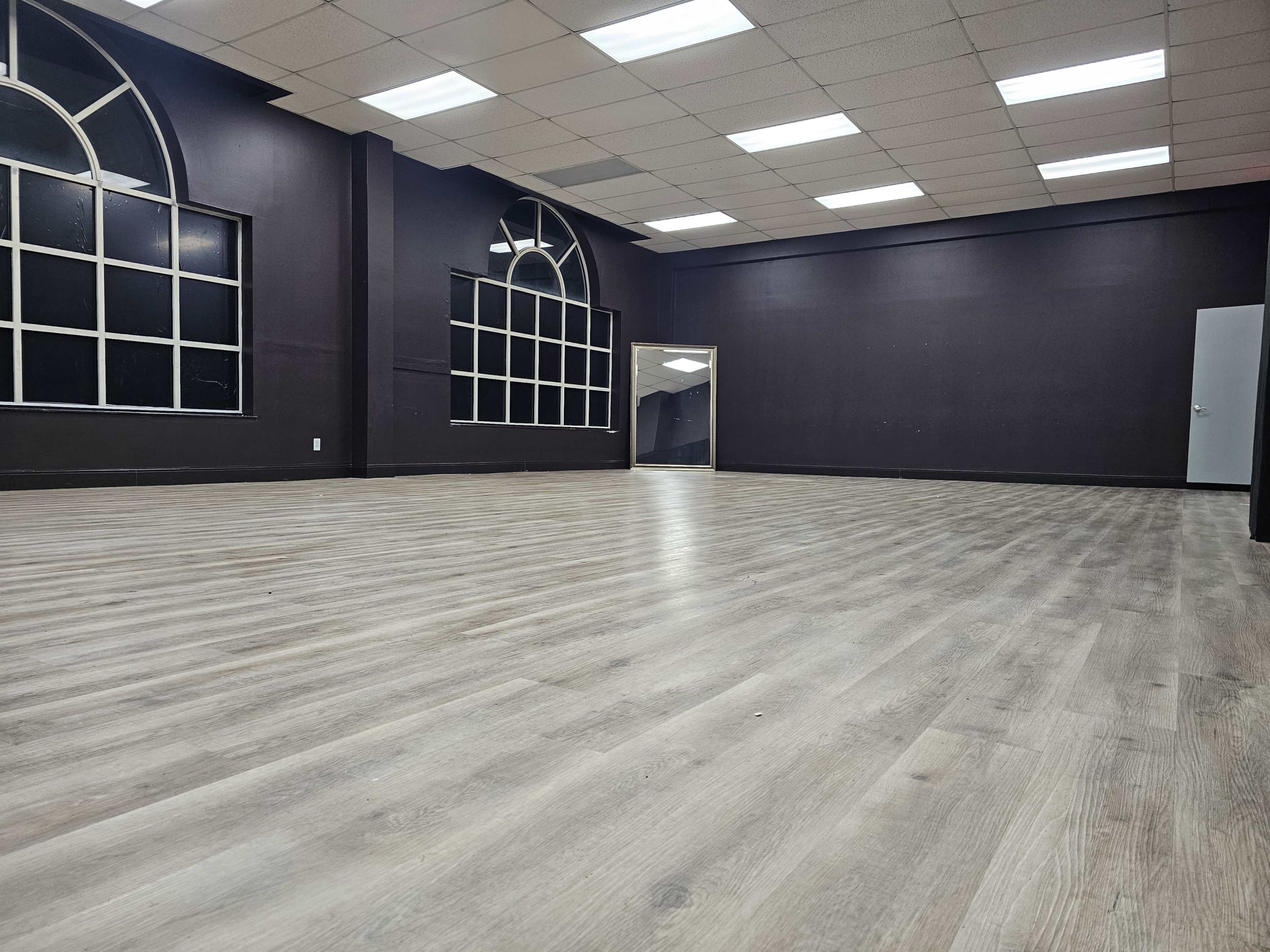 Large Open-Floor Studio Image in Eldridge / West Oaks, Houston, TX