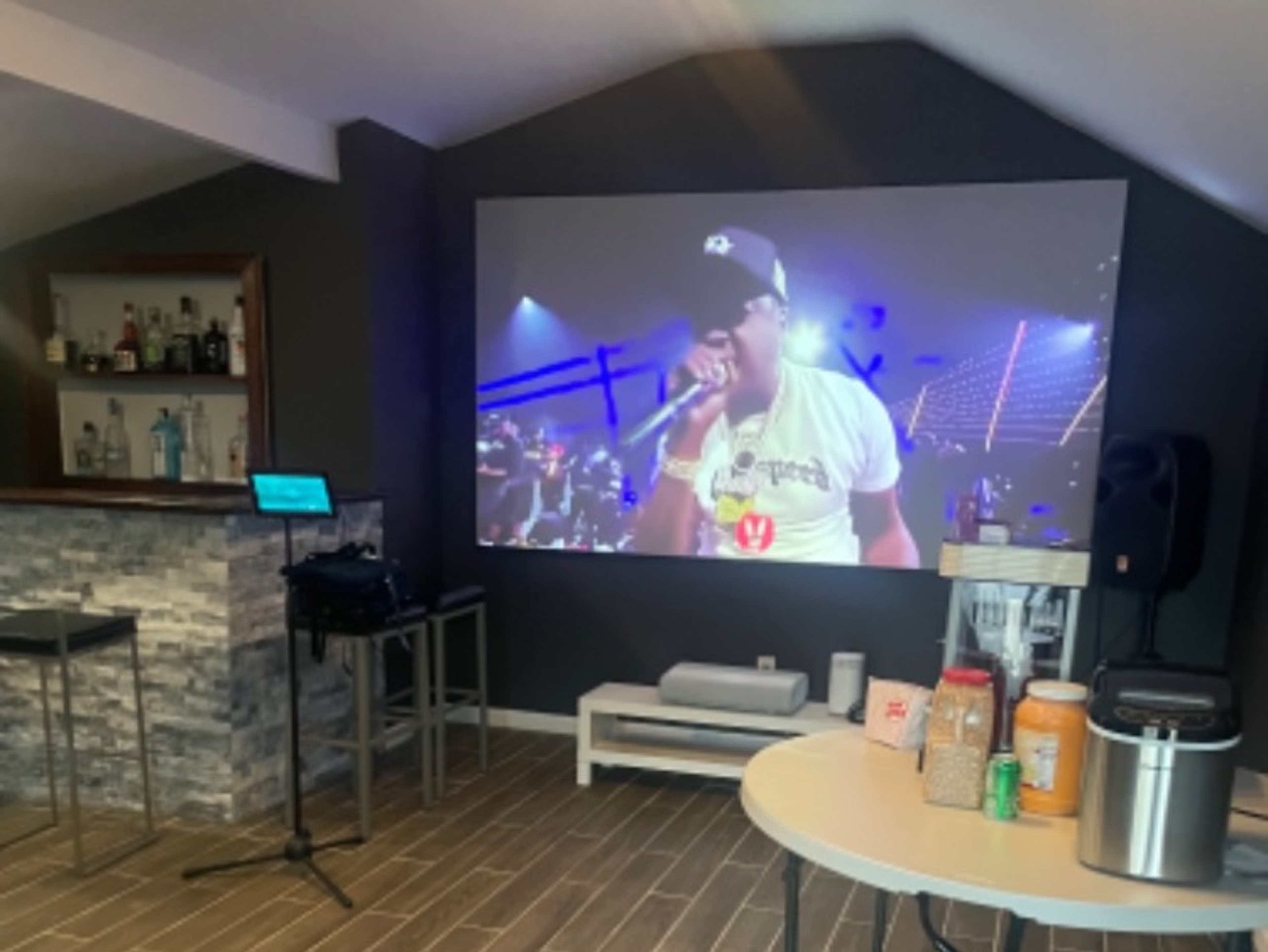 Movie screen with short throw projector 