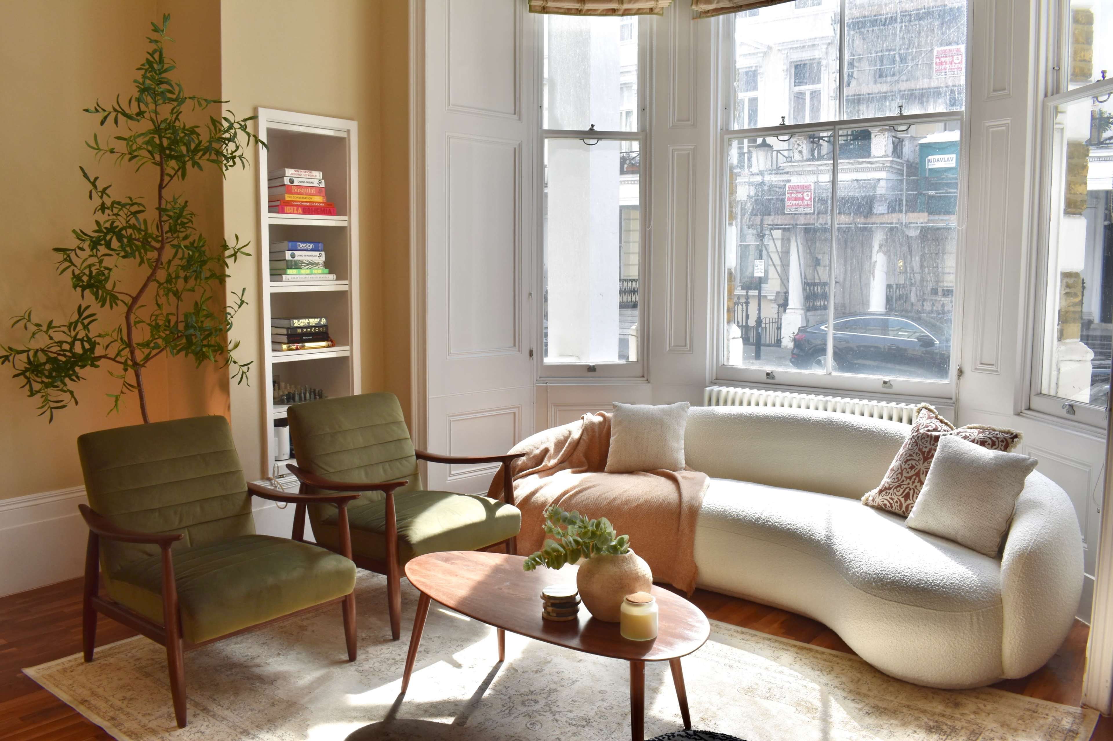 Stylish Kensington Apartment with Private Oasis Garden Image in Kensington, London, ENG