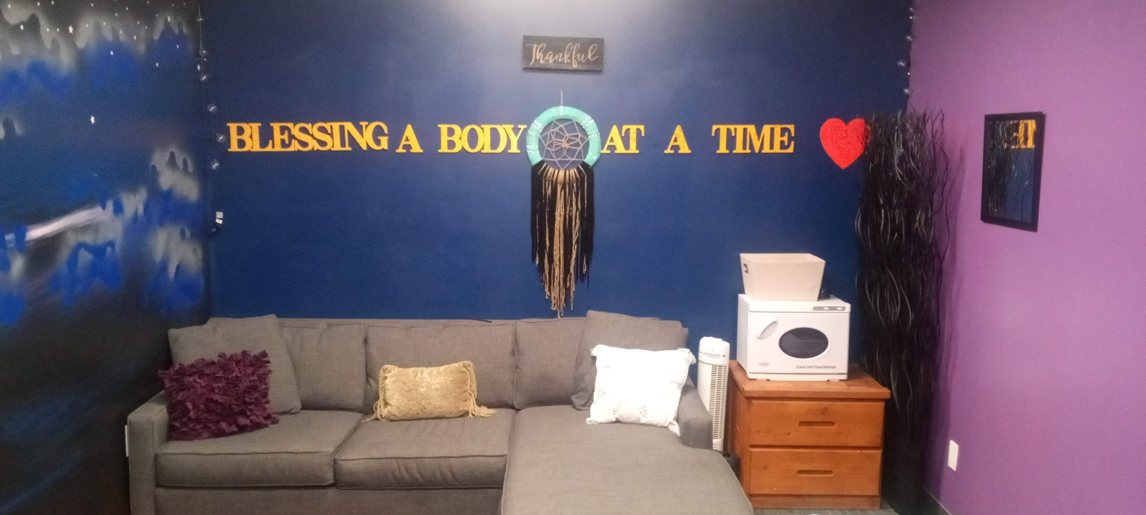 Spacious and relaxing couples suite in Pantego Image in Pantego, Pantego, TX