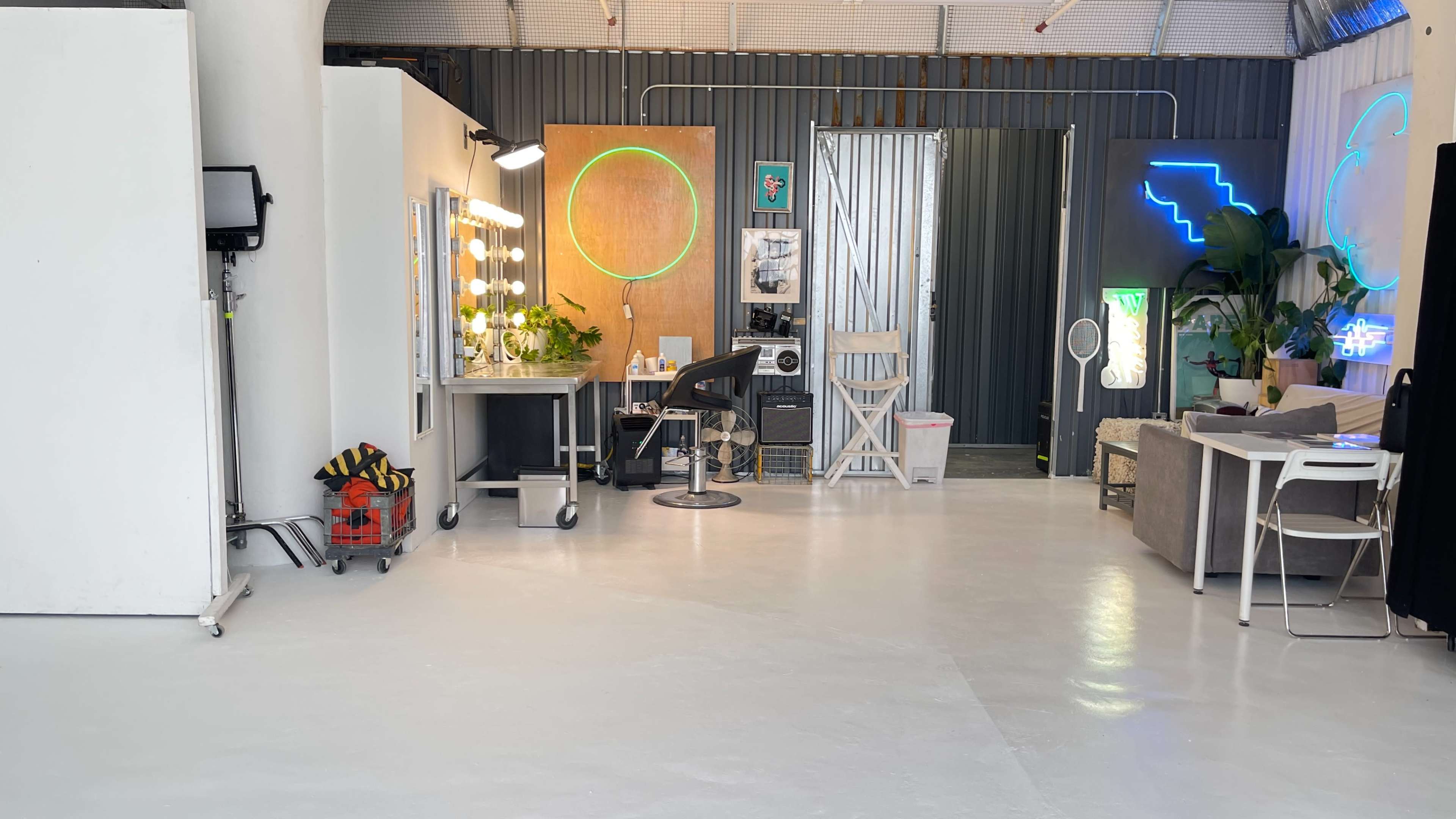 Large Daylight Studio White CYC wall / free Parking Image in West Side, Jersey City, NJ