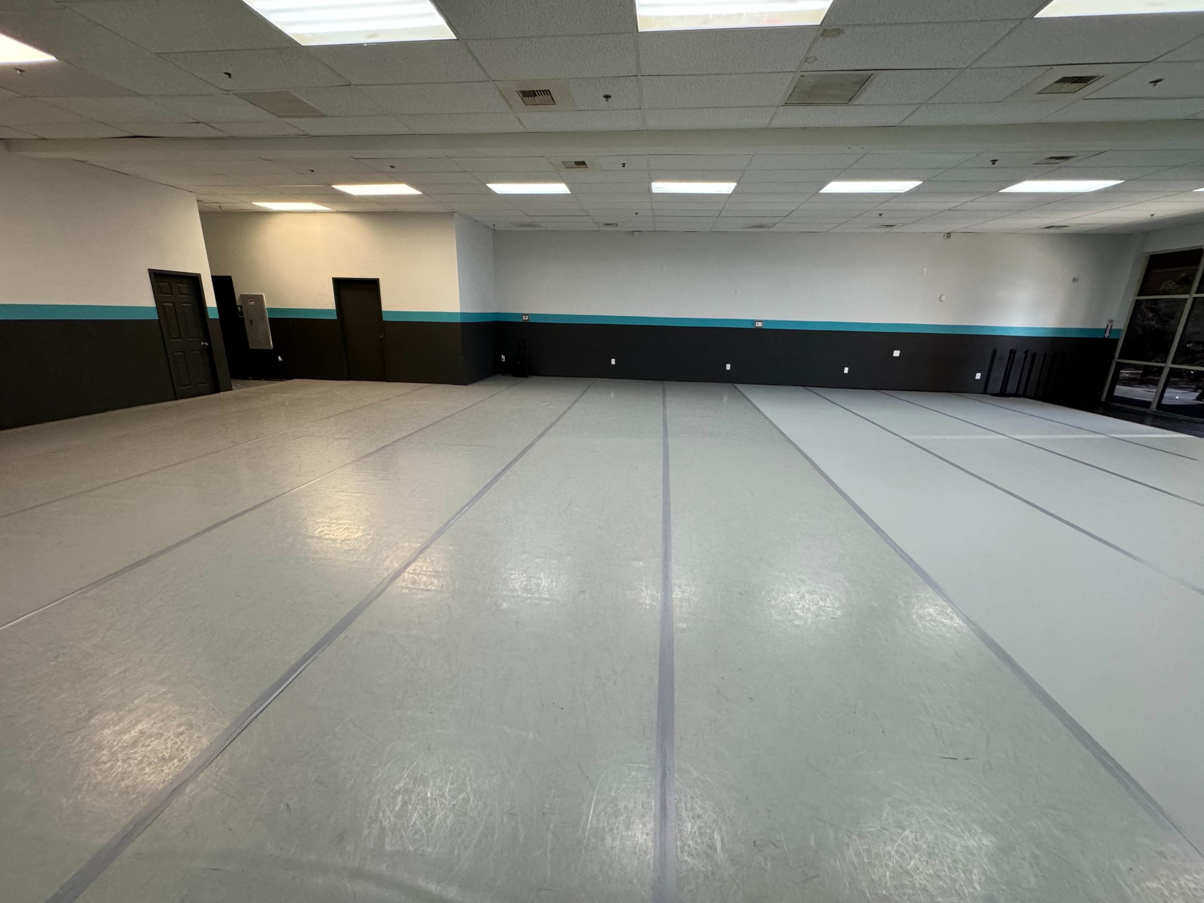 Spacious Urban Dance Studio with High Ceilings Image in Silverado Ranch, Las Vegas, NV