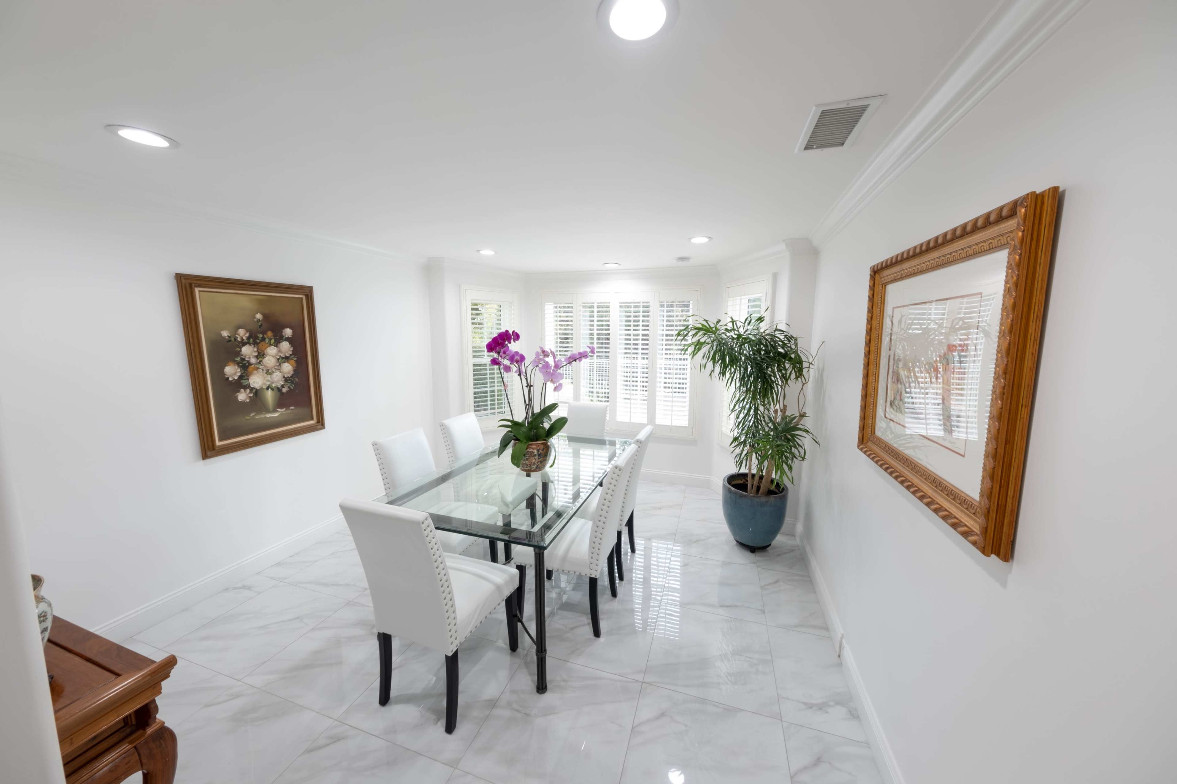 Modern White House tranquil retreat Image in Woodland Hills, WOODLAND HILLS, CA