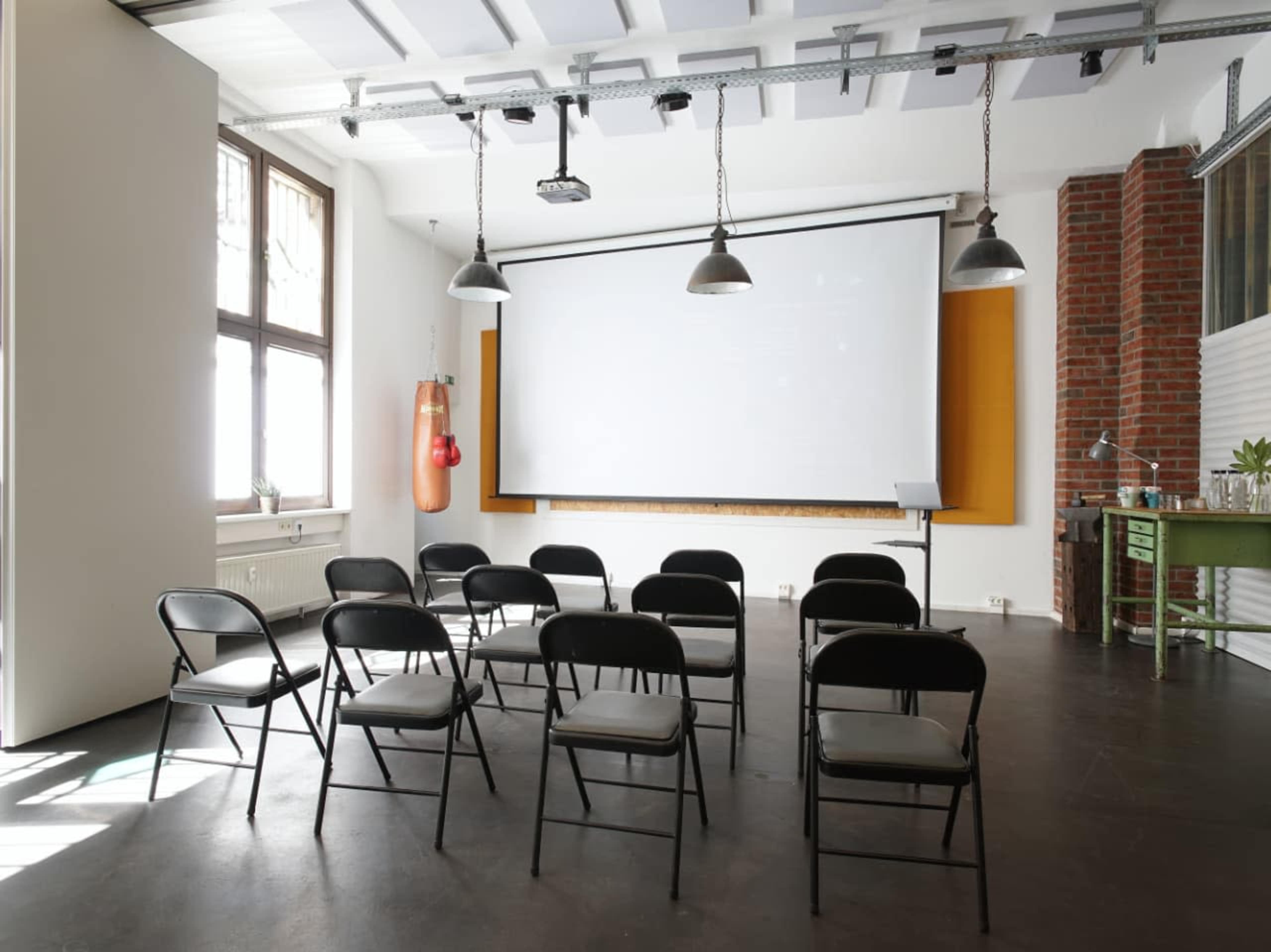 Zwei Räume, die zusammen mehr sind als ein großer Meetingraum Image in Mitte, Berlin, 