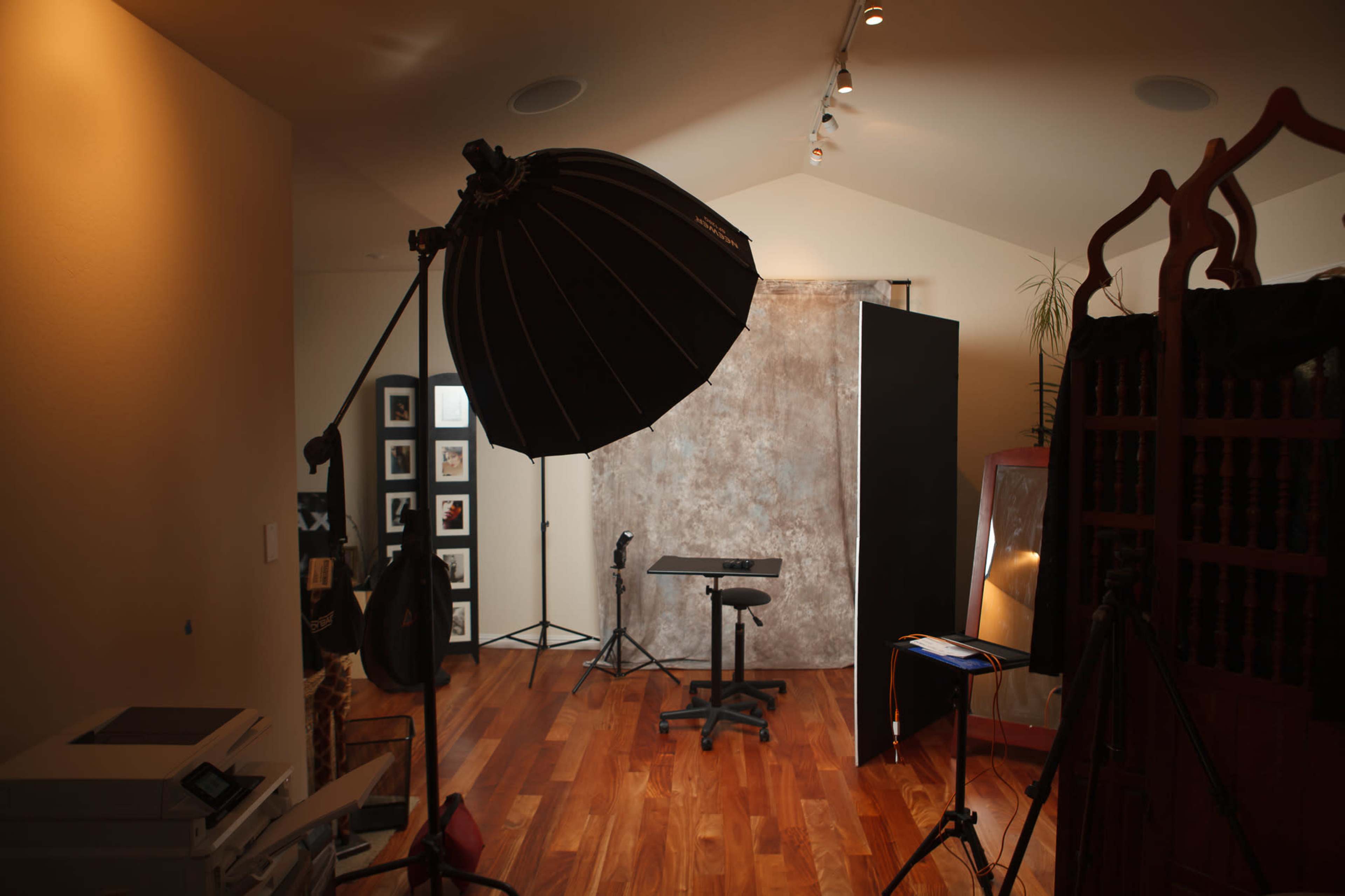 Residential Home Studio with Stobe and Window Light Image in Mayglen - Little Rock, San Jose, CA