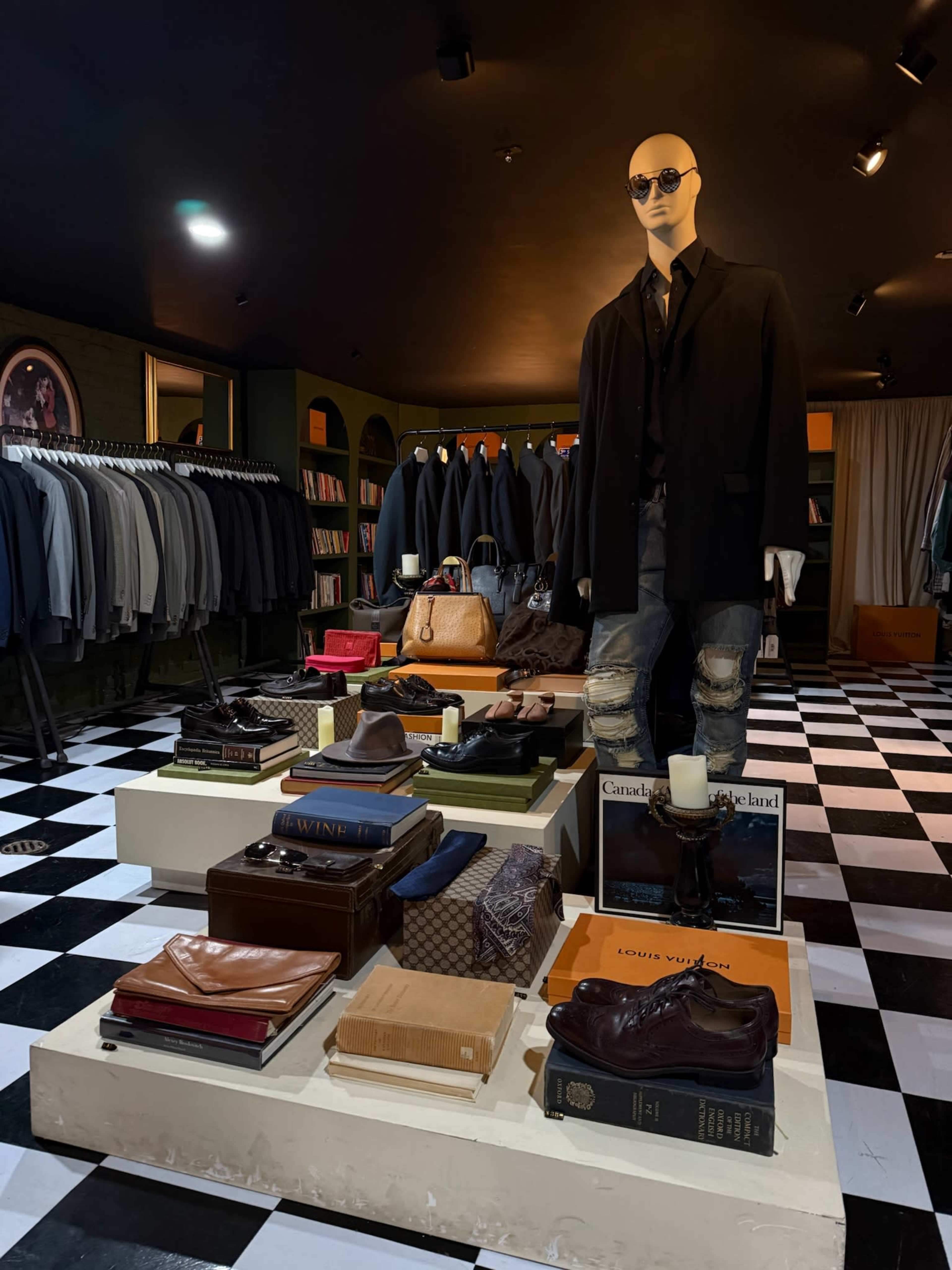 2 storey, 1500sqft, downtown Queen St West regal vintage store Image in Trinity-Bellwoods, Toronto, ON