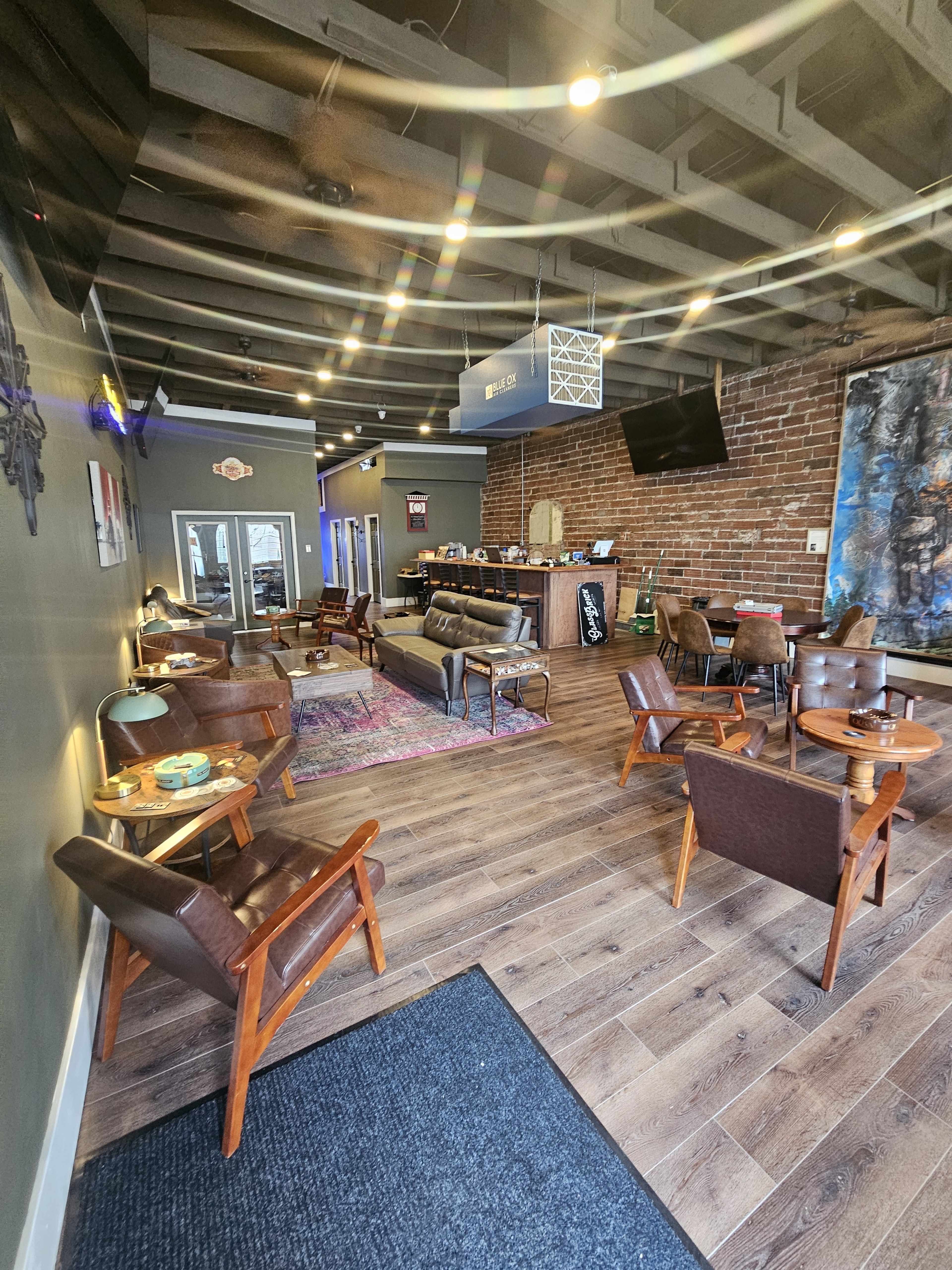 Laid back Cigar Lounge Image in River View Township, Crystal City, MO