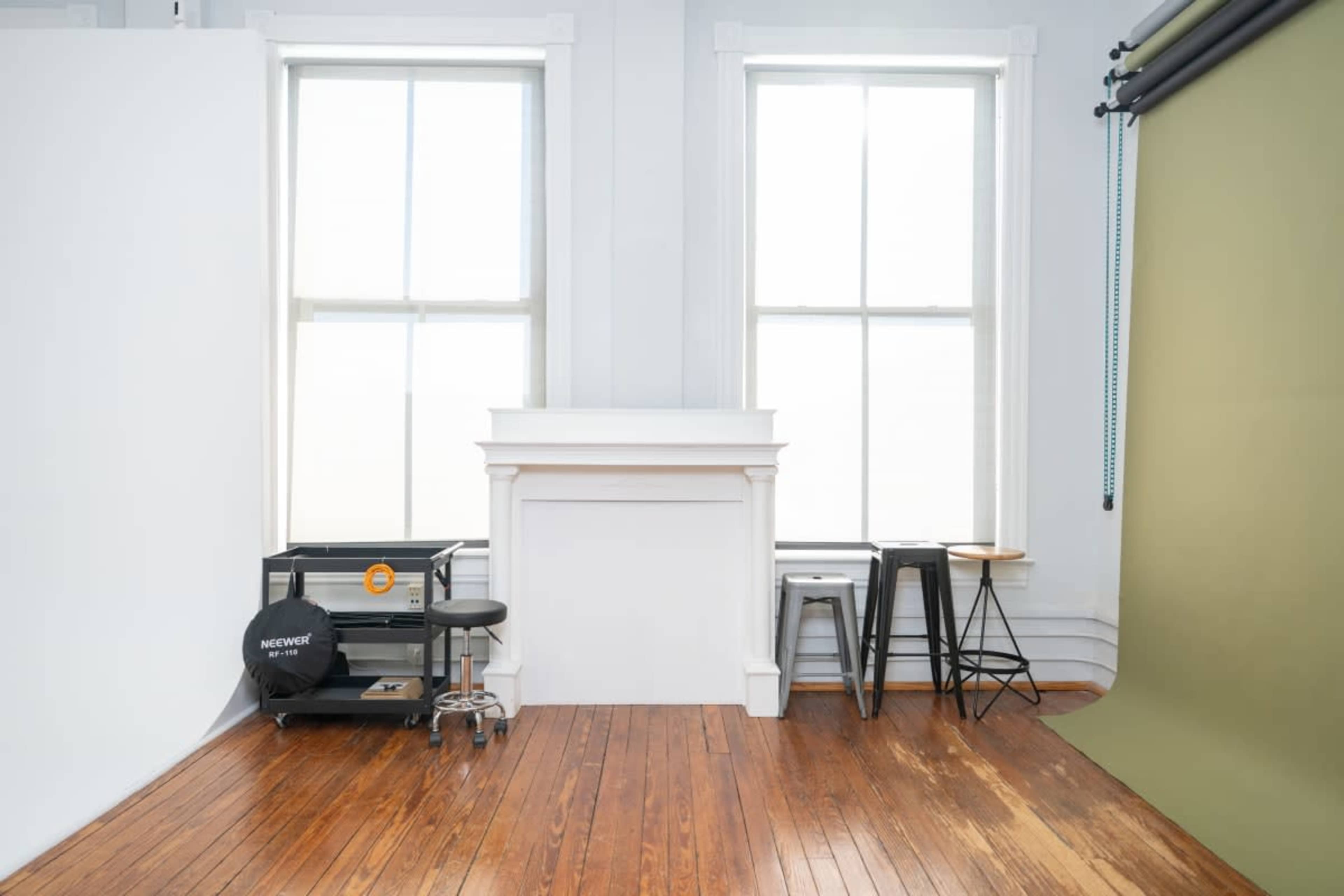 Downtown Studio with Full Cyc Wall & Natural Light Image in Downtown, Richmond, VA