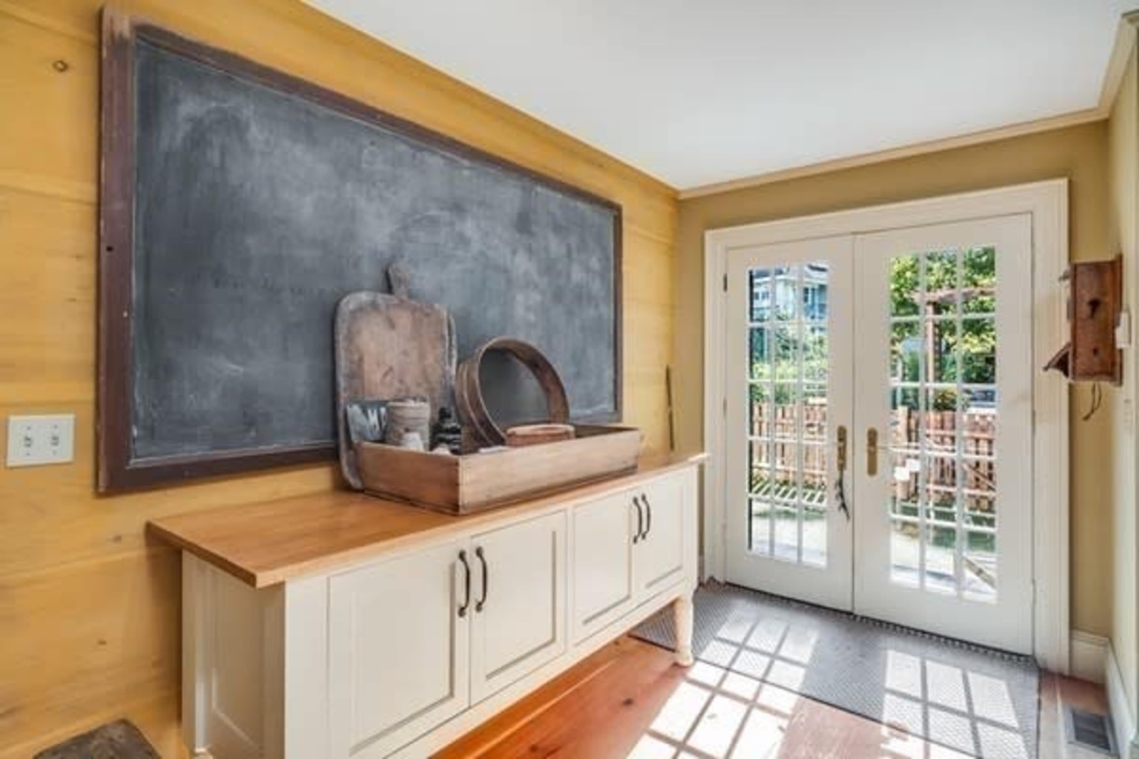 1800's Vintage Luxury Farmhouse Image in Byfield, Newbury, MA