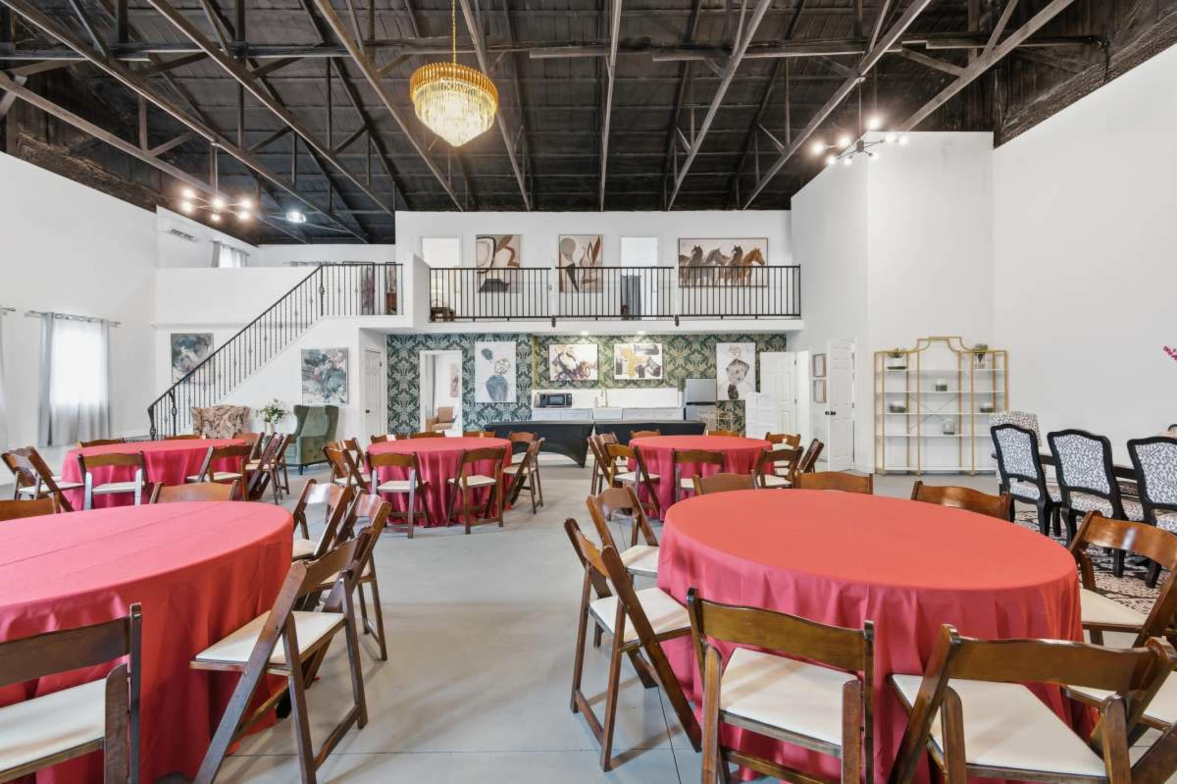 Beautiful Indoor/Outdoor Venue with 3 bedrooms Image in , Sand Springs, OK