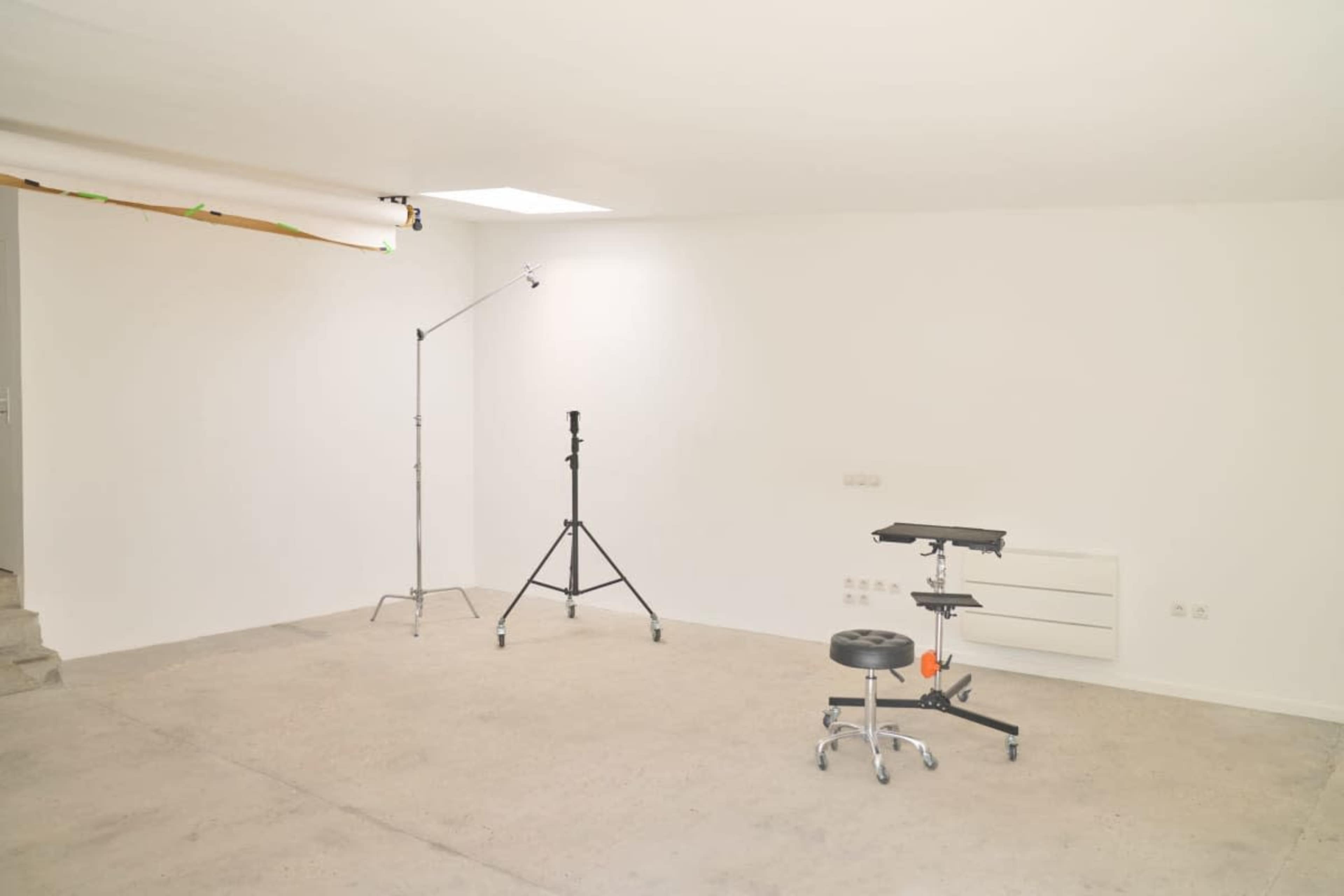 Grand studio photo & vidéo de 140 m² – lumineux – idéal shootings, tournages & workshops Image in , Montreuil