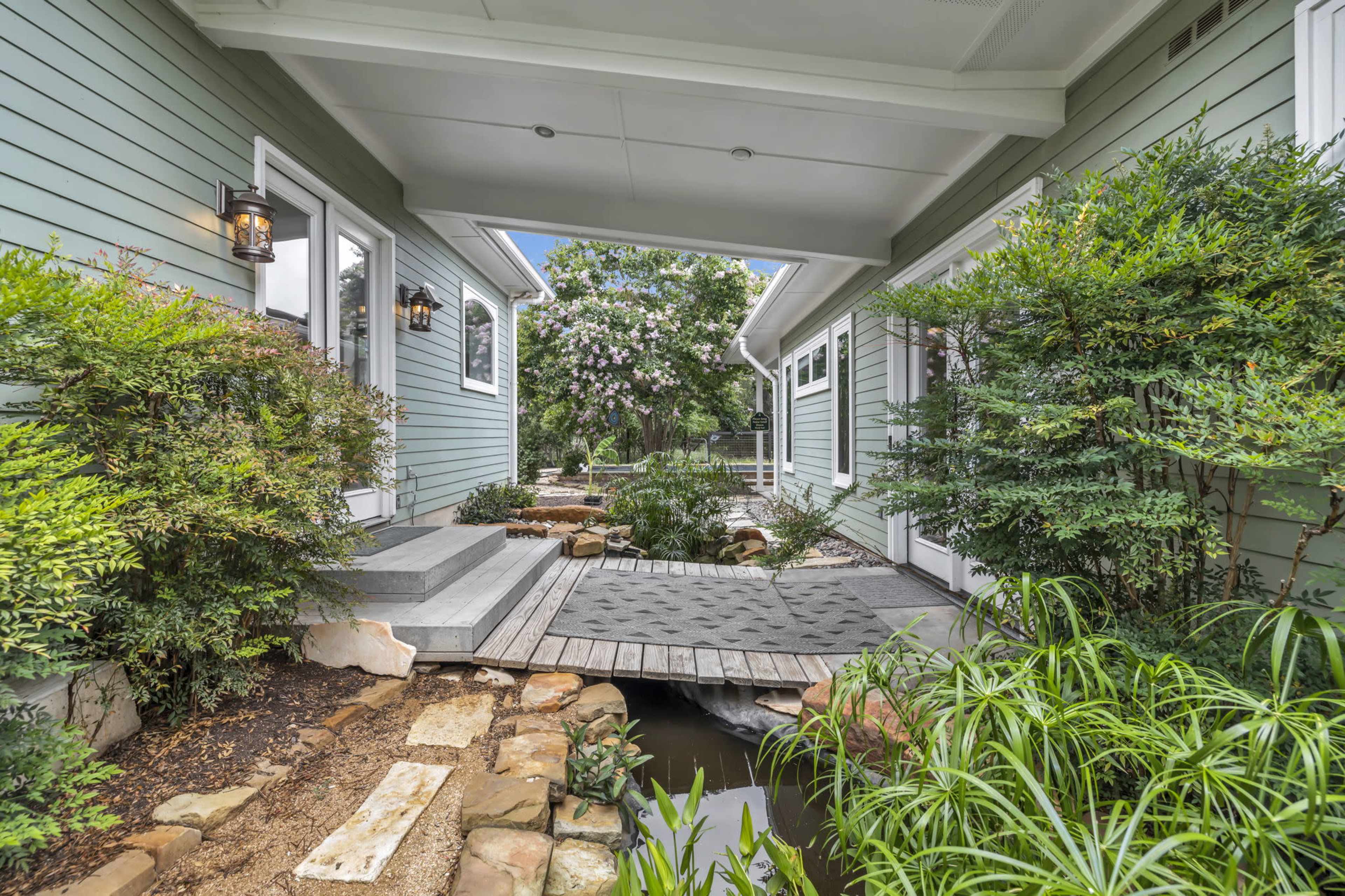 Retreat-Style Villa Located in Austin's Hill Country with Goats and Chickens! Image in Bear Creek, Austin, TX