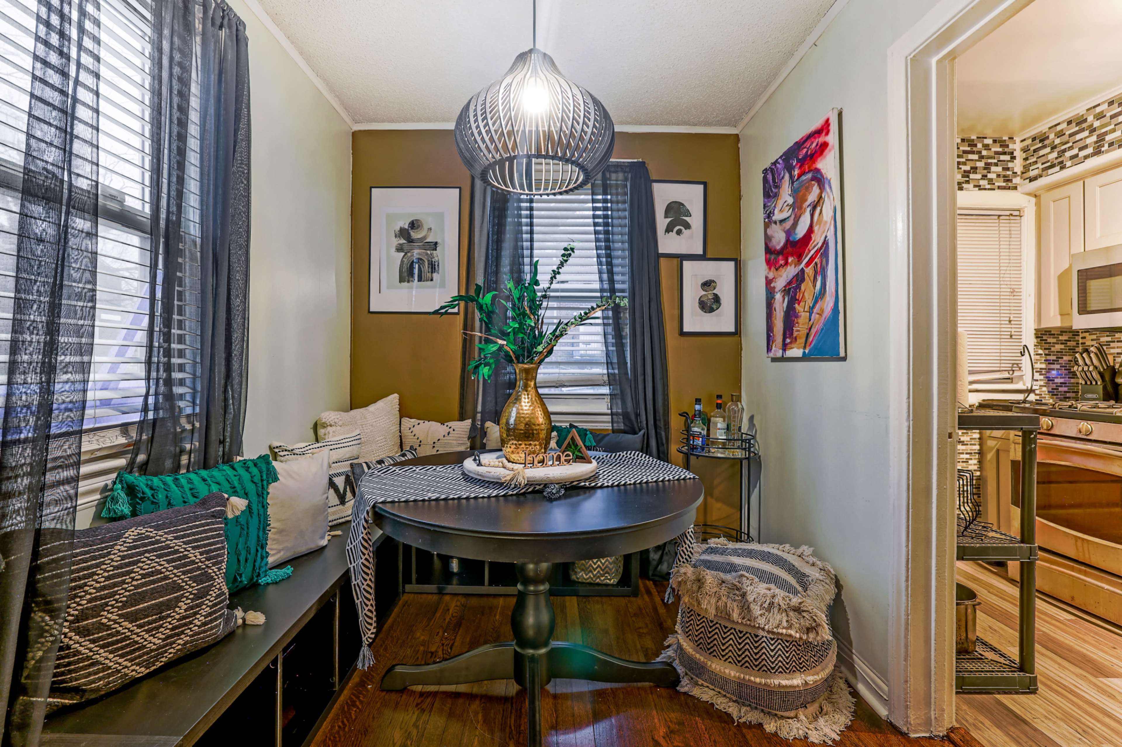 Bright & Cozy NE DC 2-BR Home — Perfect for Shoots & Gatherings Image in Northeast Washington, Washington, DC