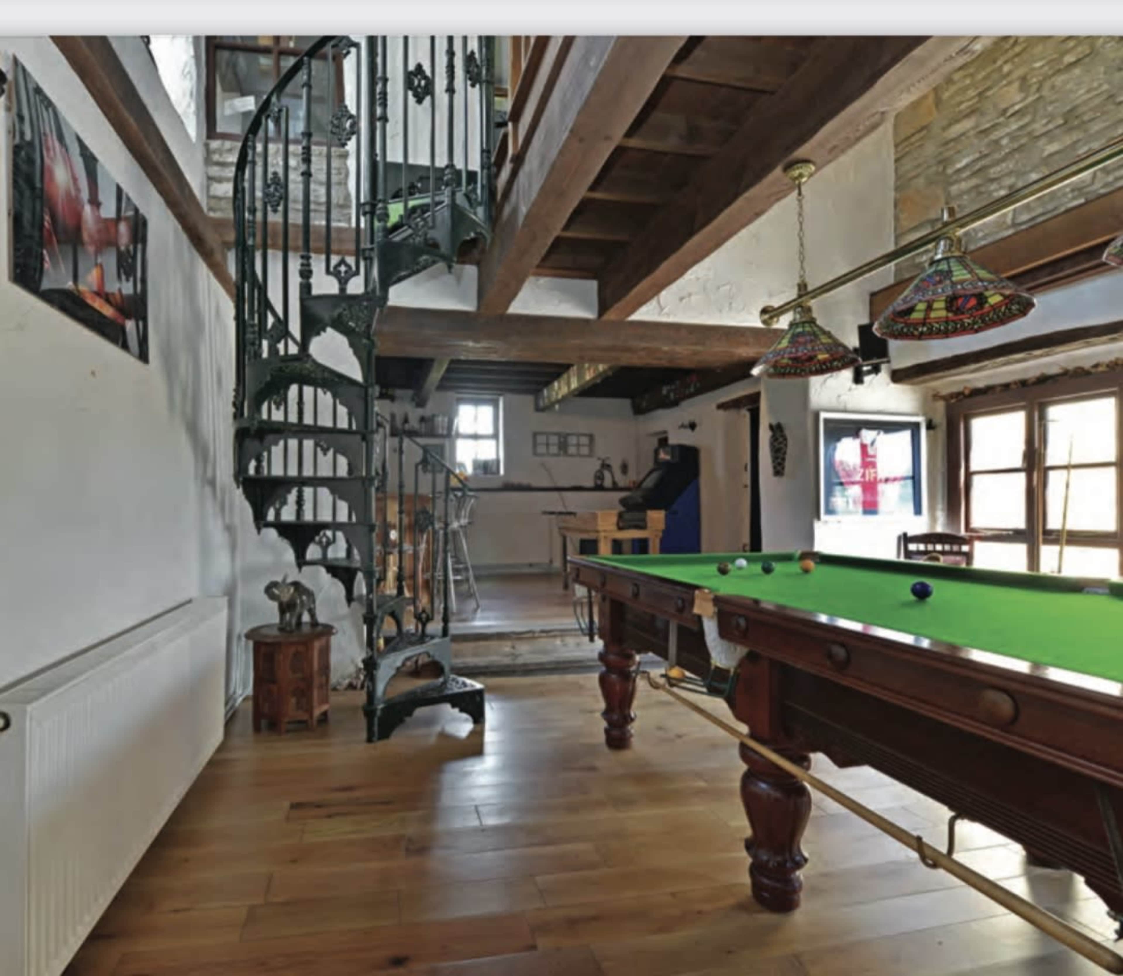 Country House, ex Officers’ Mess, edge of Peak District with 2 acres plus swimming pool. Image in Totley, SHEFFIELD, ENG