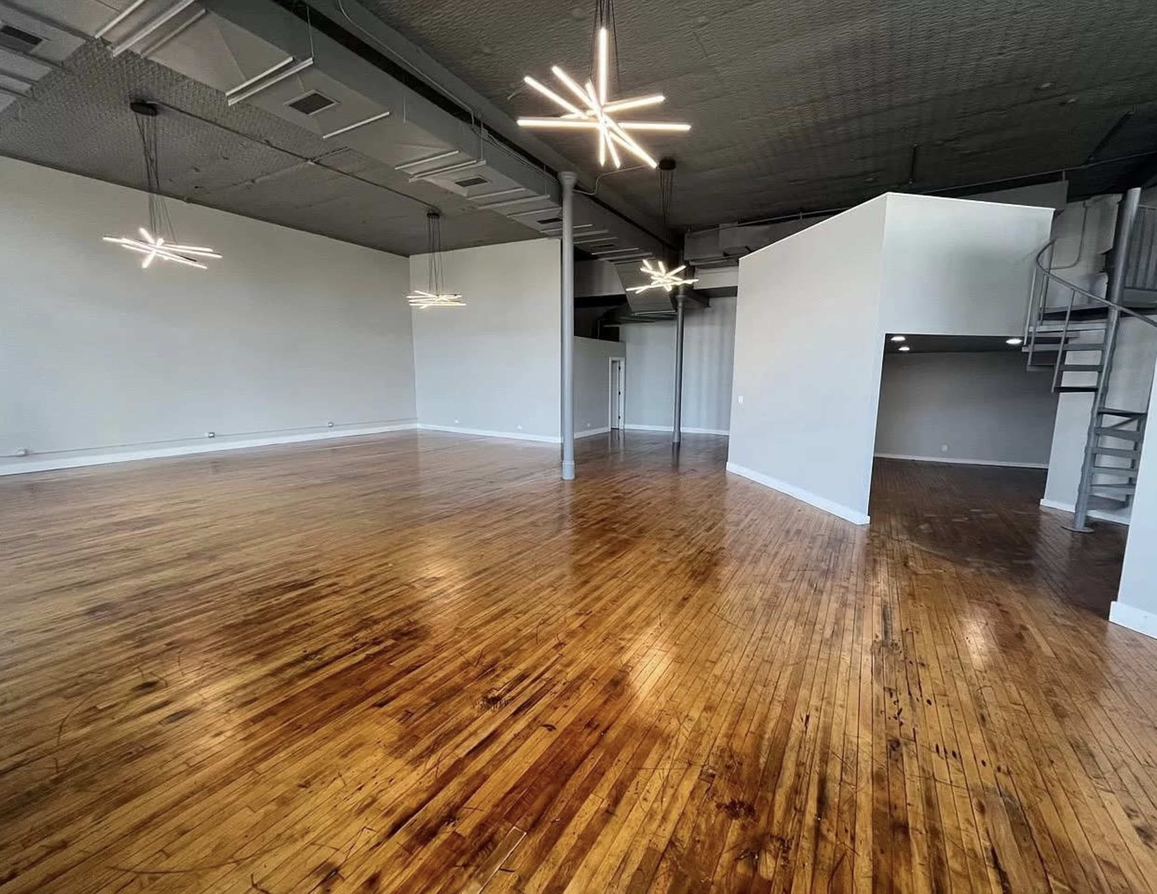 Bright Open-Concept Space Image in West Town, Chicago, IL