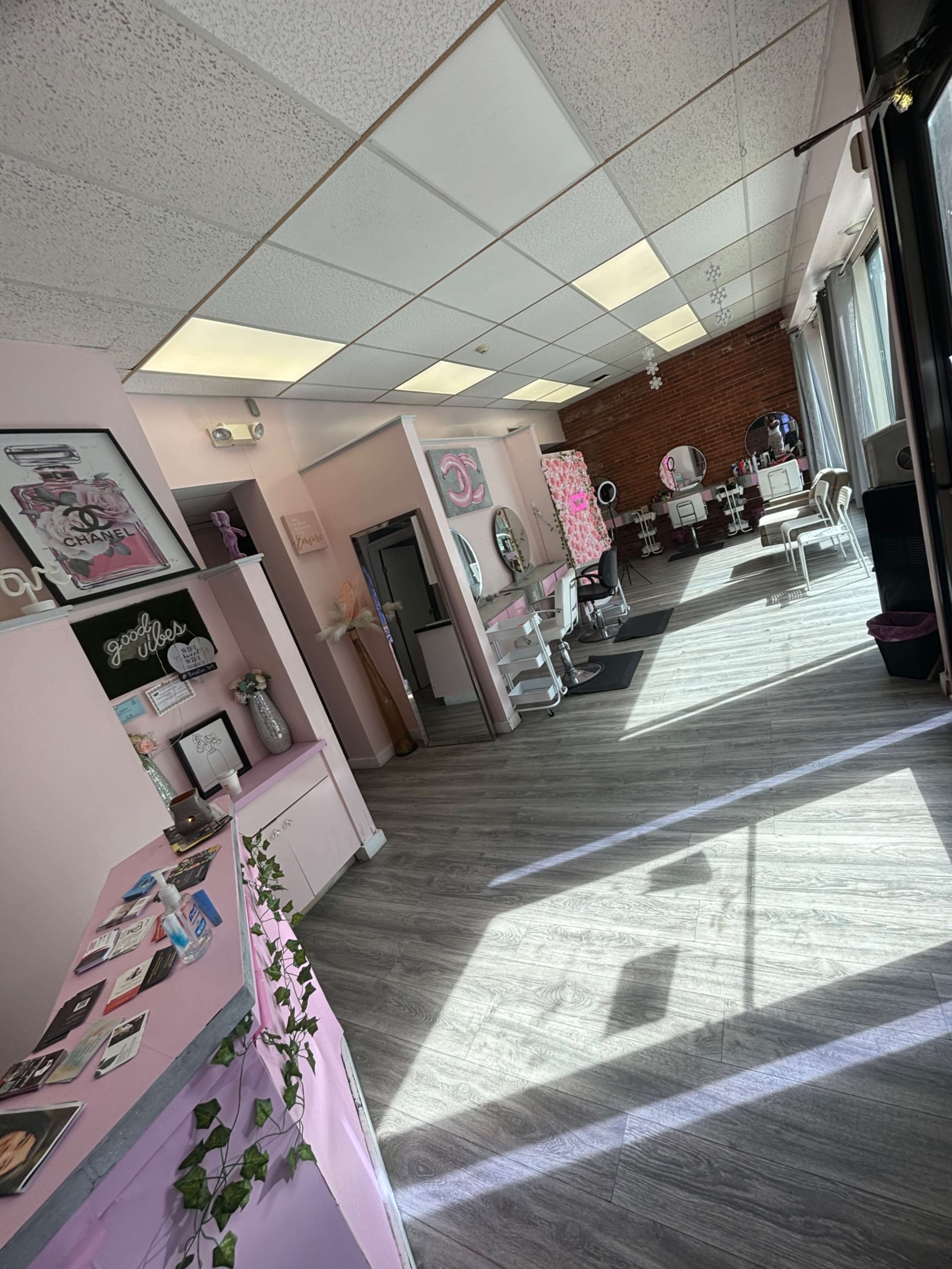 Downtown areas tons of small owned business surrounding the salon. Image in Waterbury, Waterbury, CT