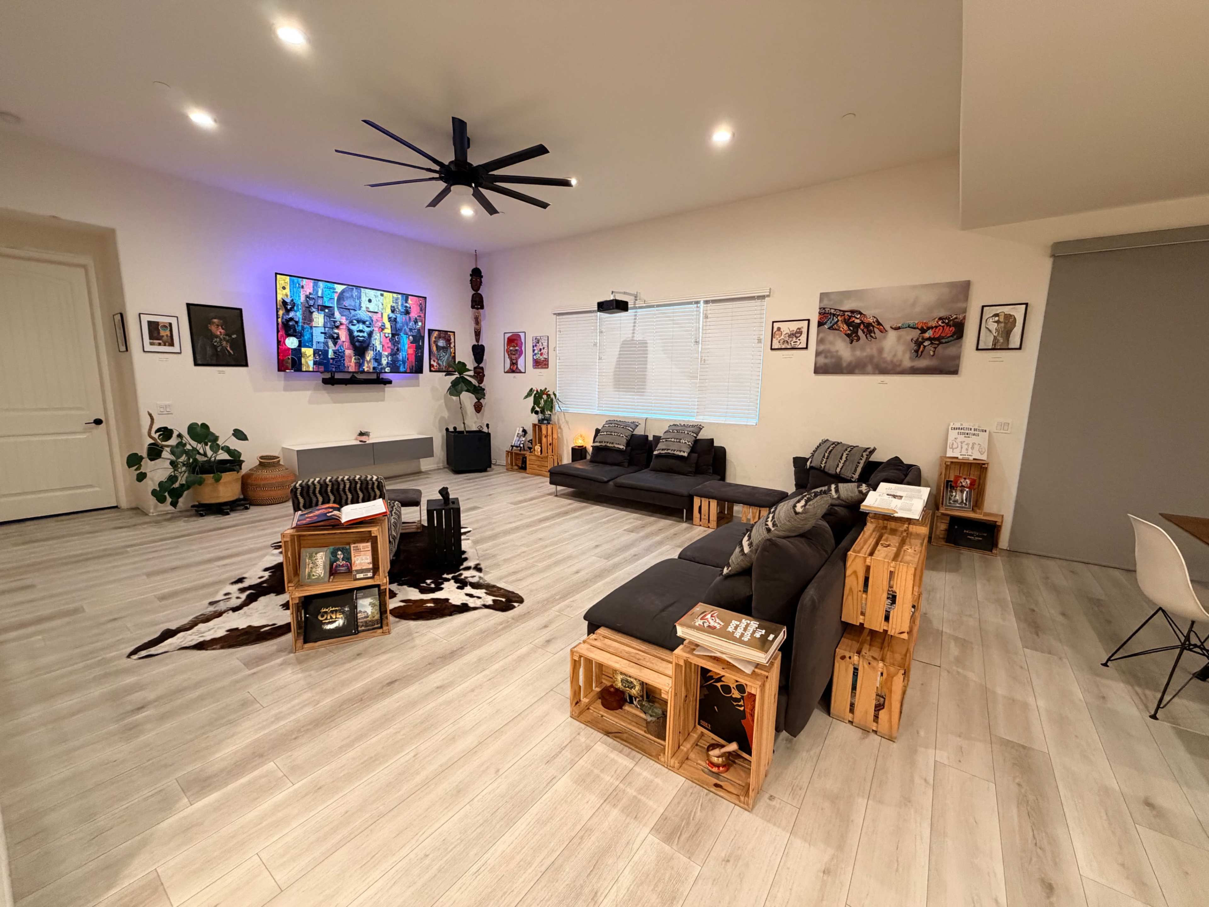 Bright Modern Open-Concept Home | Natural Light + Art Walls for Photo & Video Shoots Image in Perris, Perris, CA