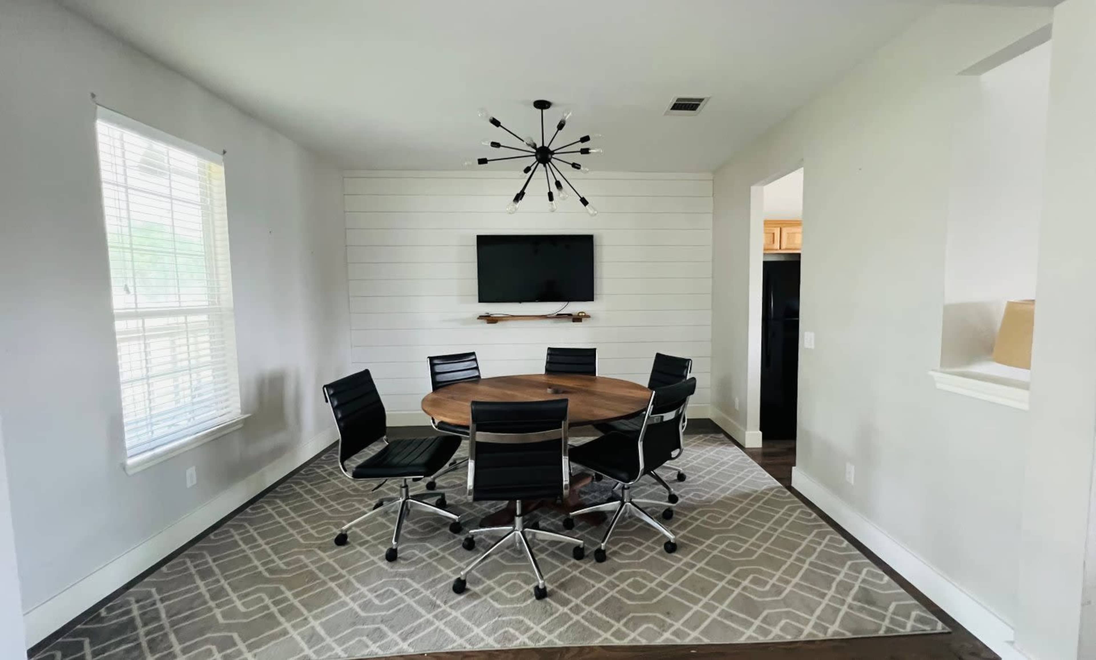Coworking, Garden Center w/ Oak Trees, Patio, Porch with Backyard Garden Image in , Austibn, TX