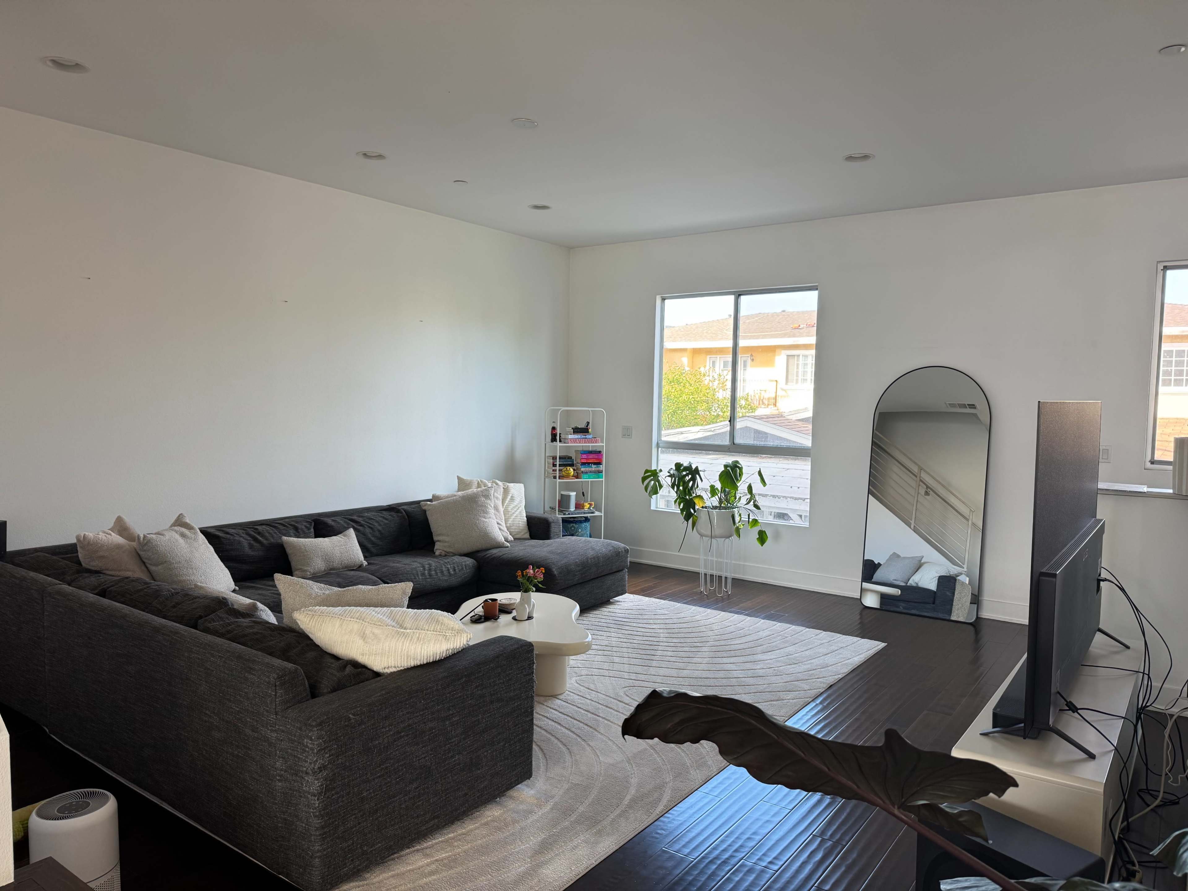 Minimalist Modern LA Home with Natural Light & Rooftop Skyline Views Image in Central LA, Los Angeles, CA