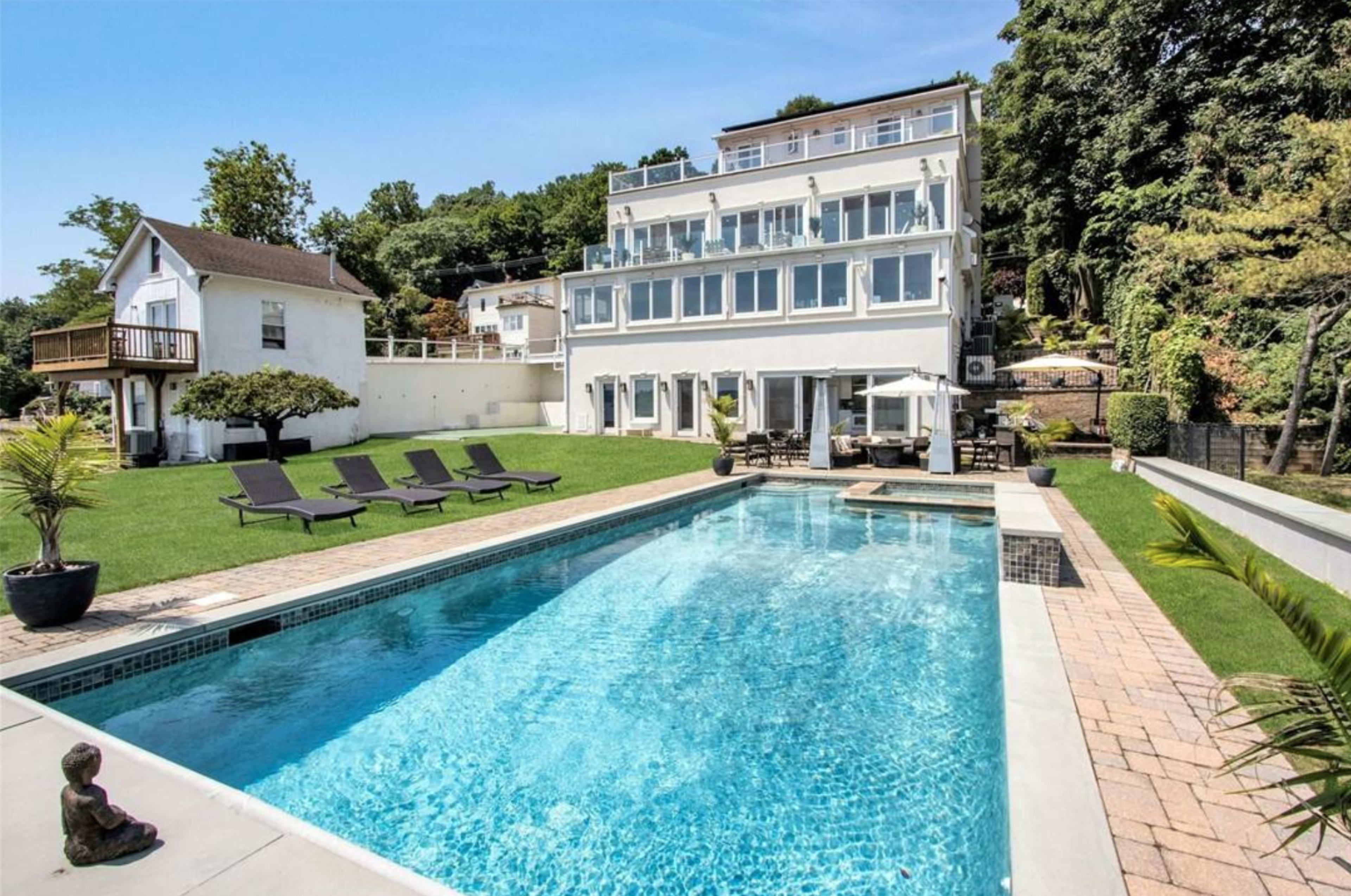 Luxury on the Waterfront Image in Orangetown, Nyack, NY