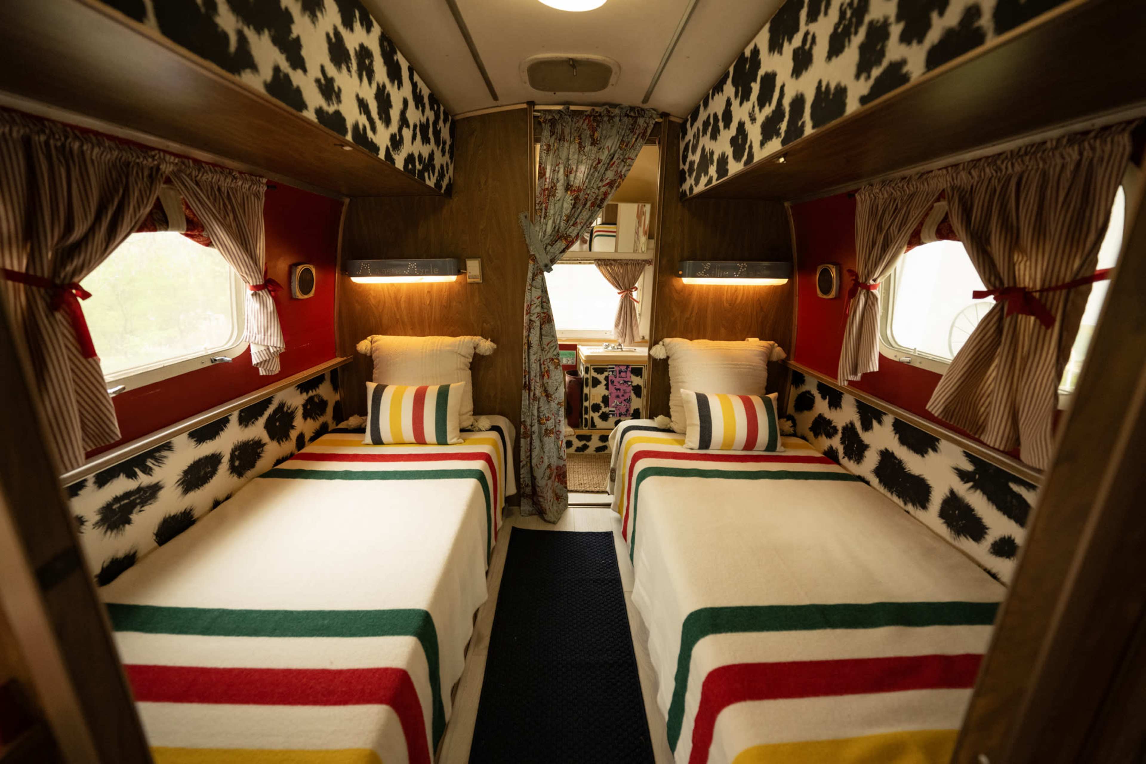 RETRO AIRSTREAM near DFW on 5 acres Image in , Fort Worth, TX