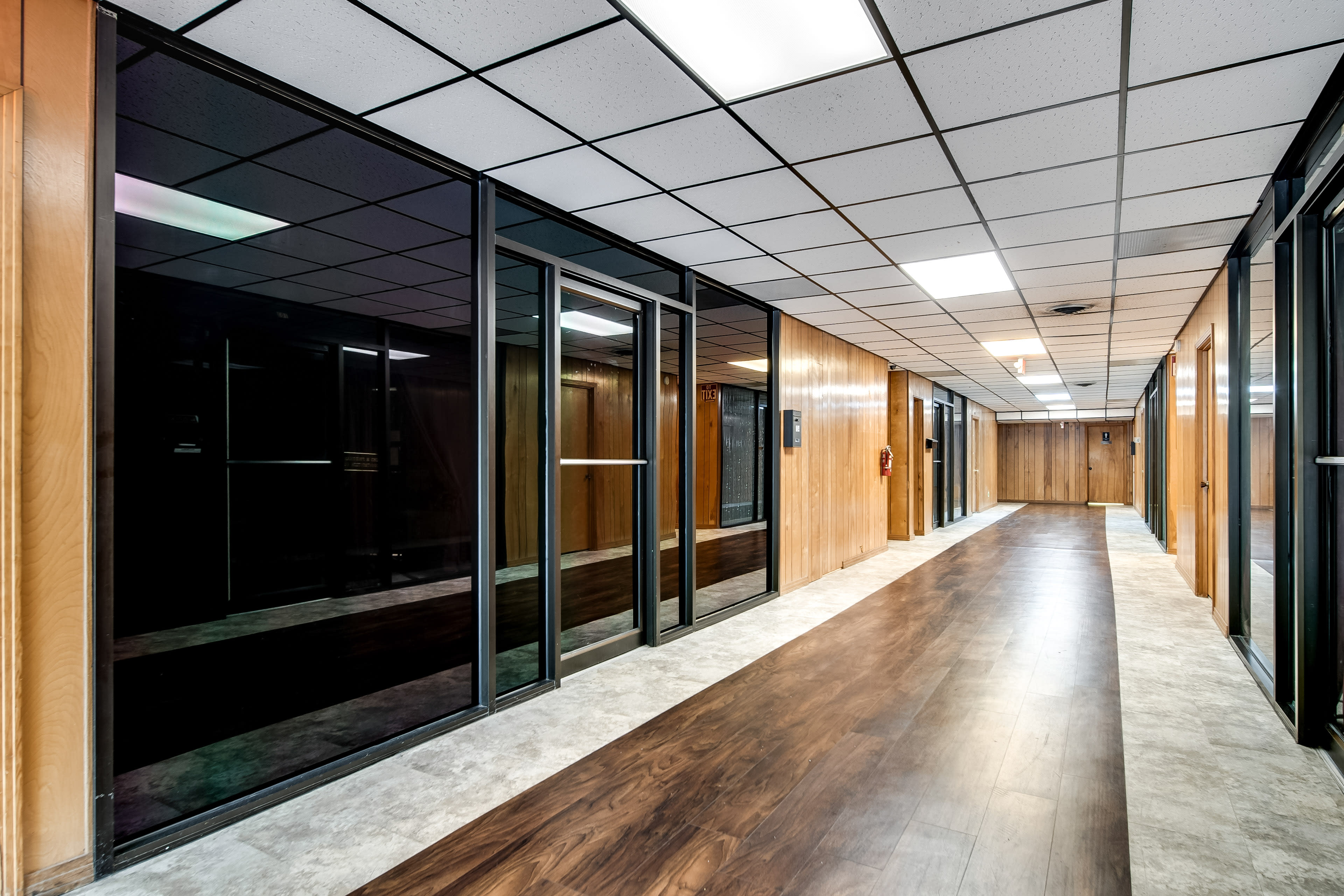 Professional Podcast Studio with High - Quality Equipment, Acoustics and Soundproof Image in Hendersonville, Hendersonville, TN