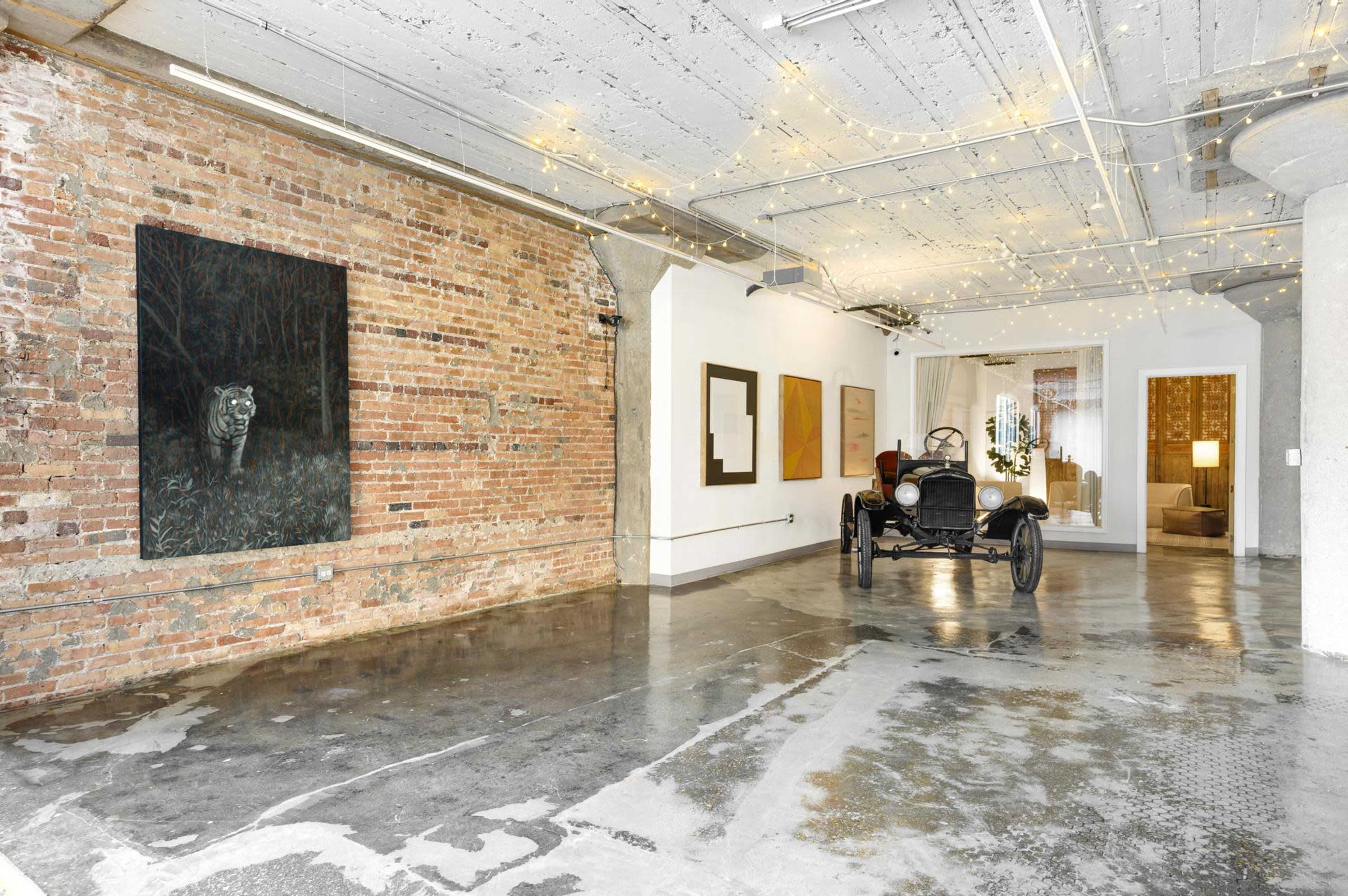 Luxury Upscale Loft | Natural Light | PRODUCTION | Gallery Image in South Side, Chicago, IL