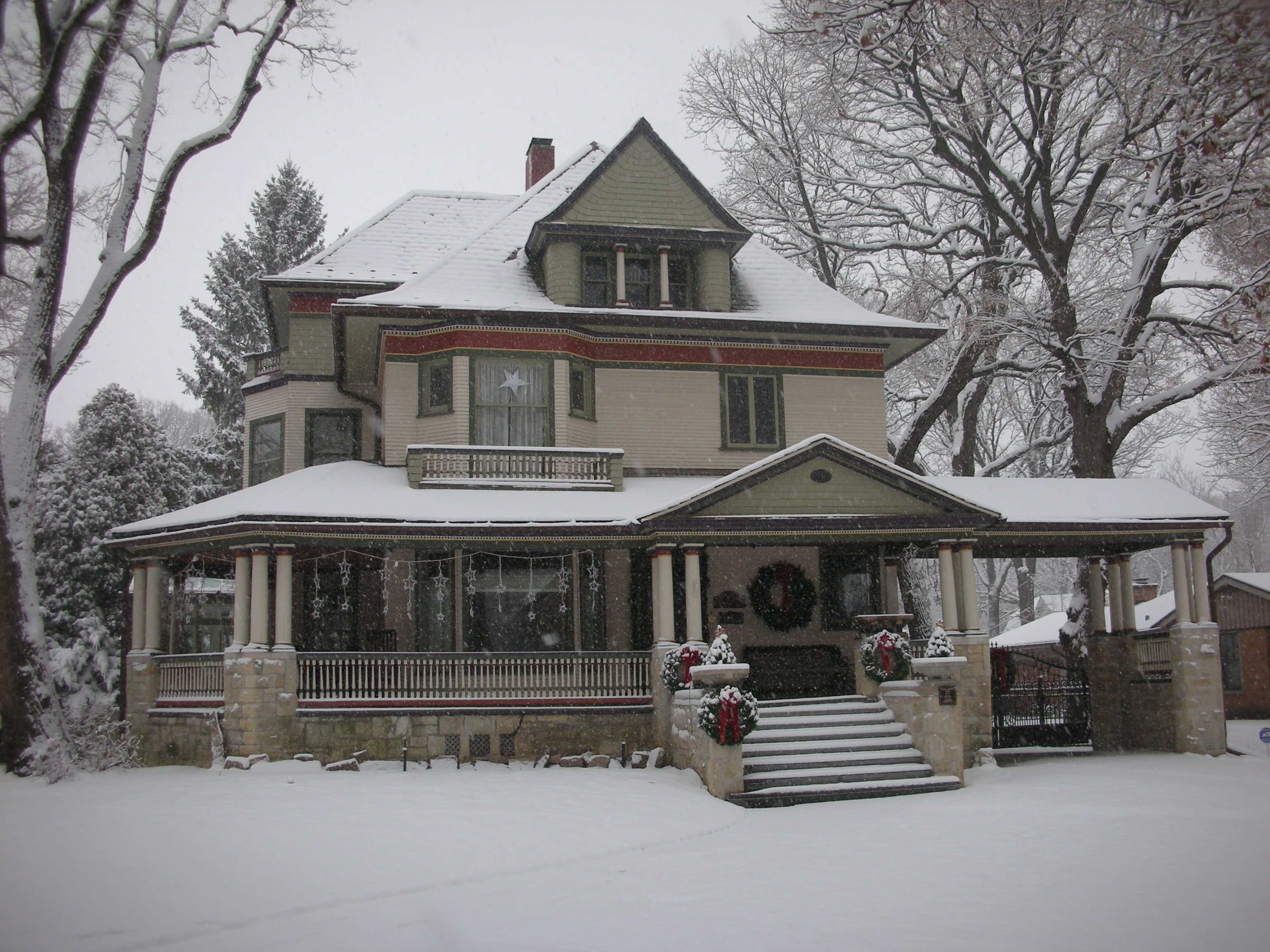 Gorgeous Spooky 1893 Victorian Mansion - Exterior Only Image in Oak Park Township, Oak Park, IL
