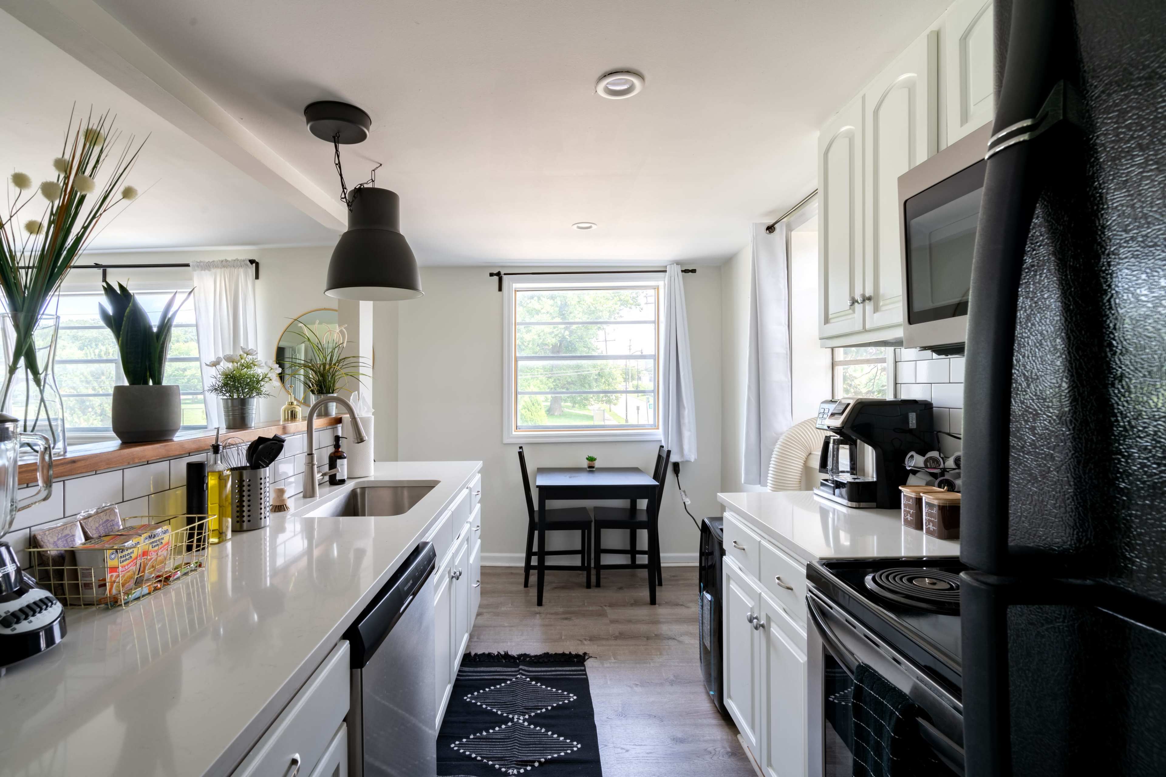 Casa Tres🌿🐯 Short North • Convention • Private Parking • Pets Image in Victorian Village, Columbus, OH