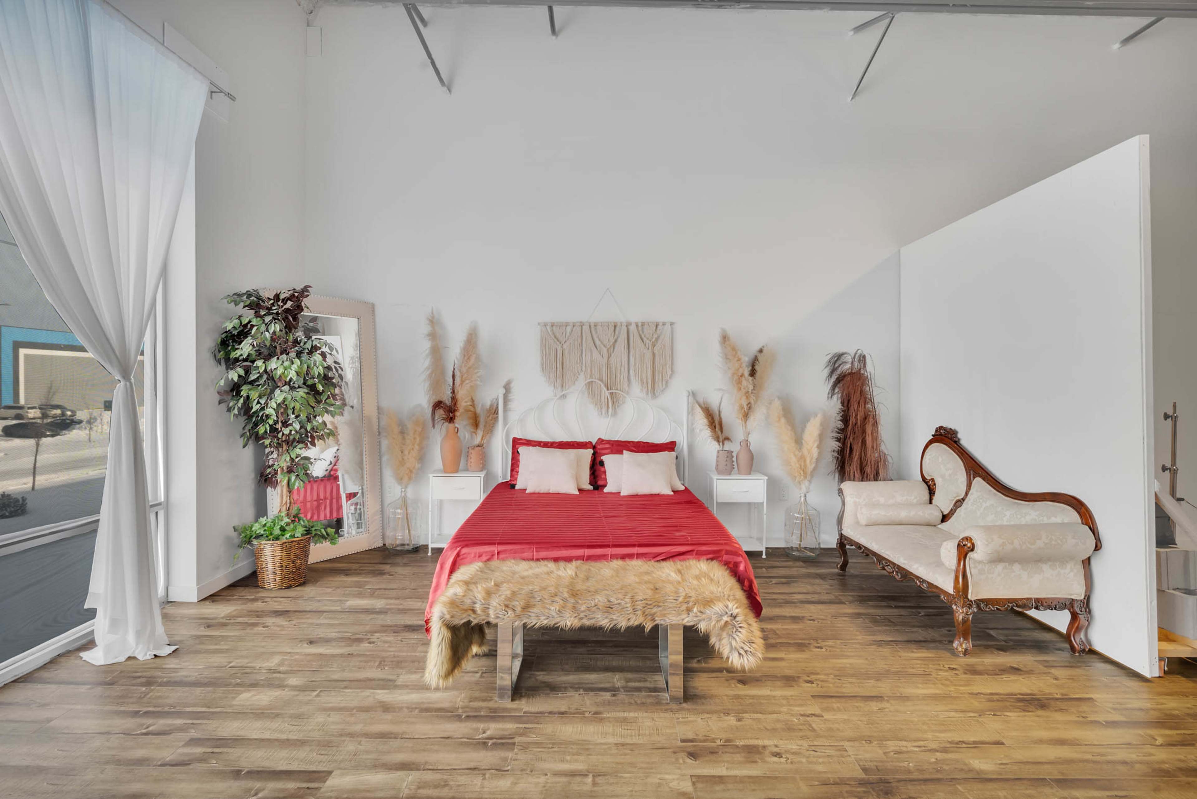 Warehouse style photography studio Image in Rampart Industrial, Edmonton, AB