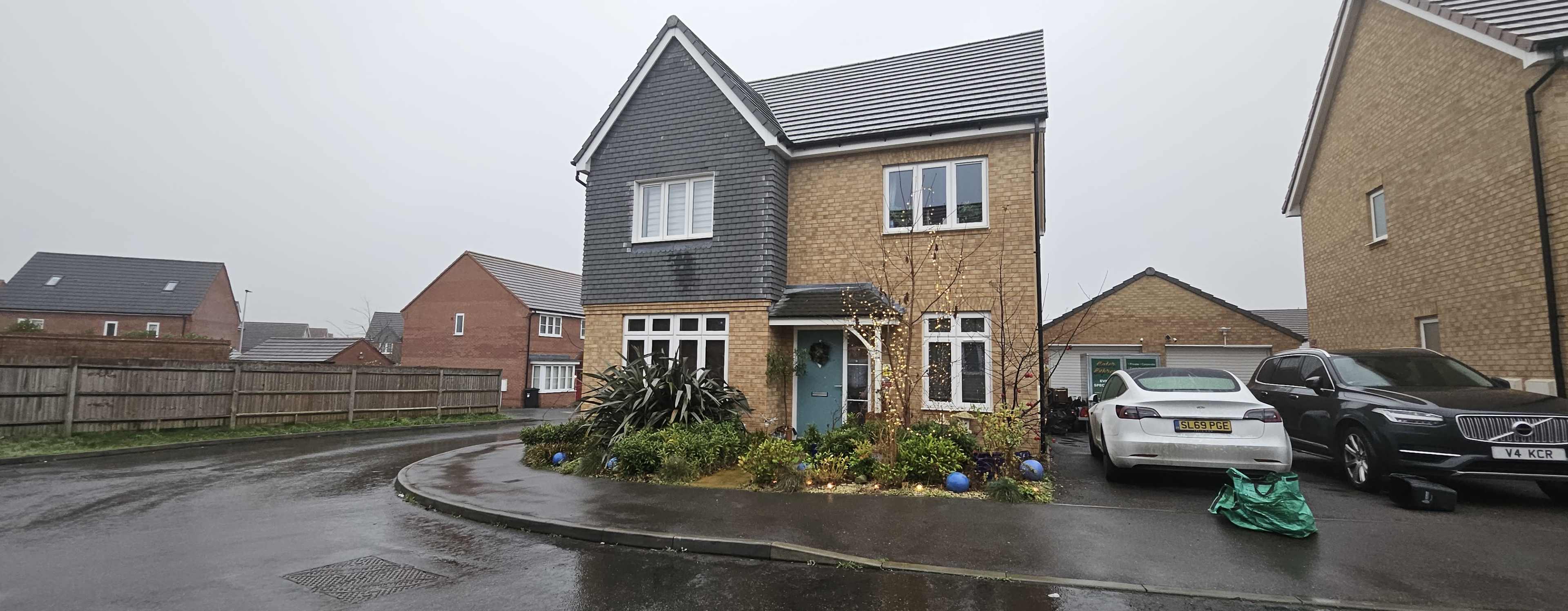 Bright and Spacious Family Home: 4-Bedroom Gem in a Quiet Suburban Retreat Image in Shinfield, Reading, ENG