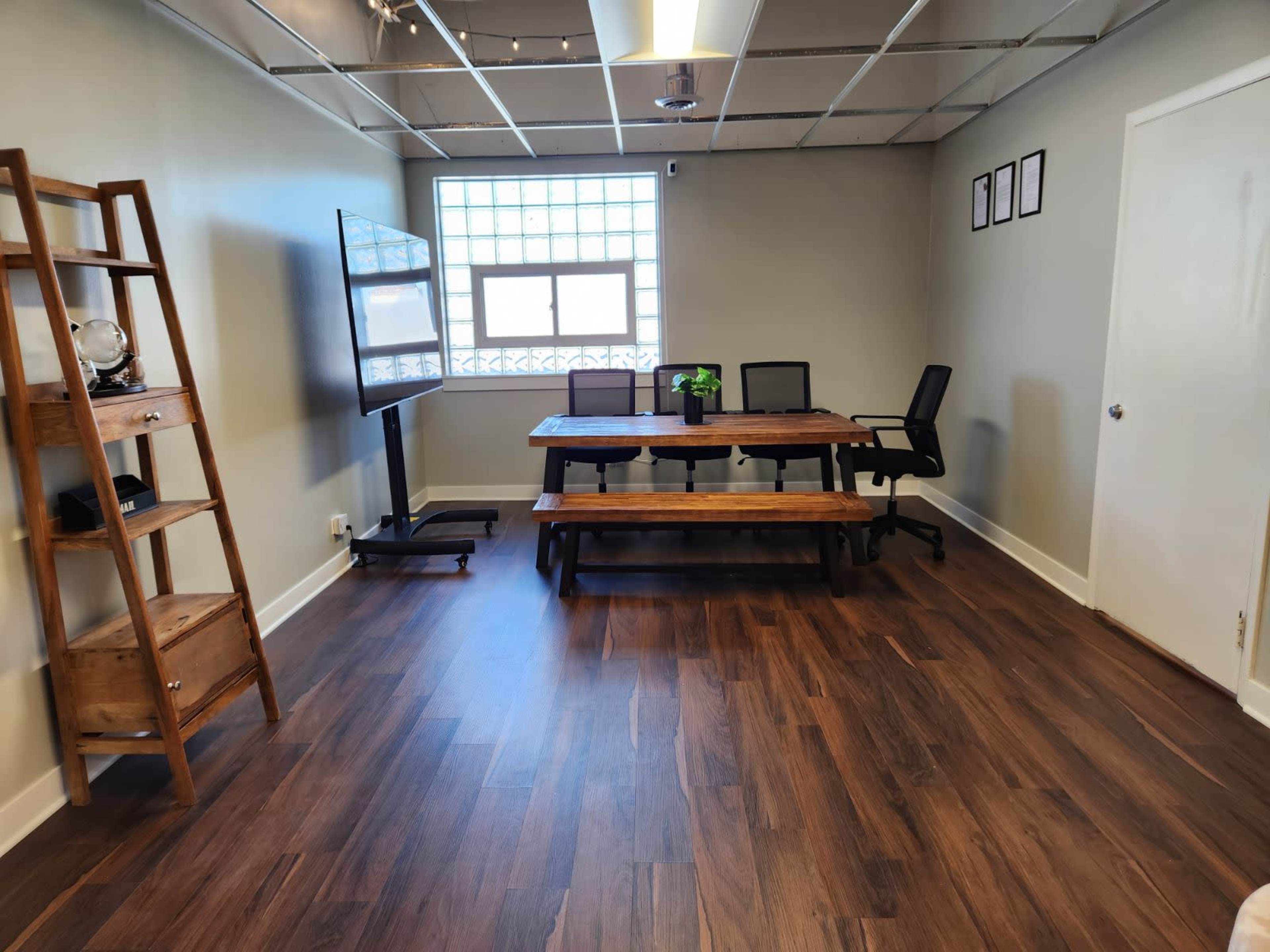 Versatile Office Suite Image in Worth Township, Oak Lawn, IL