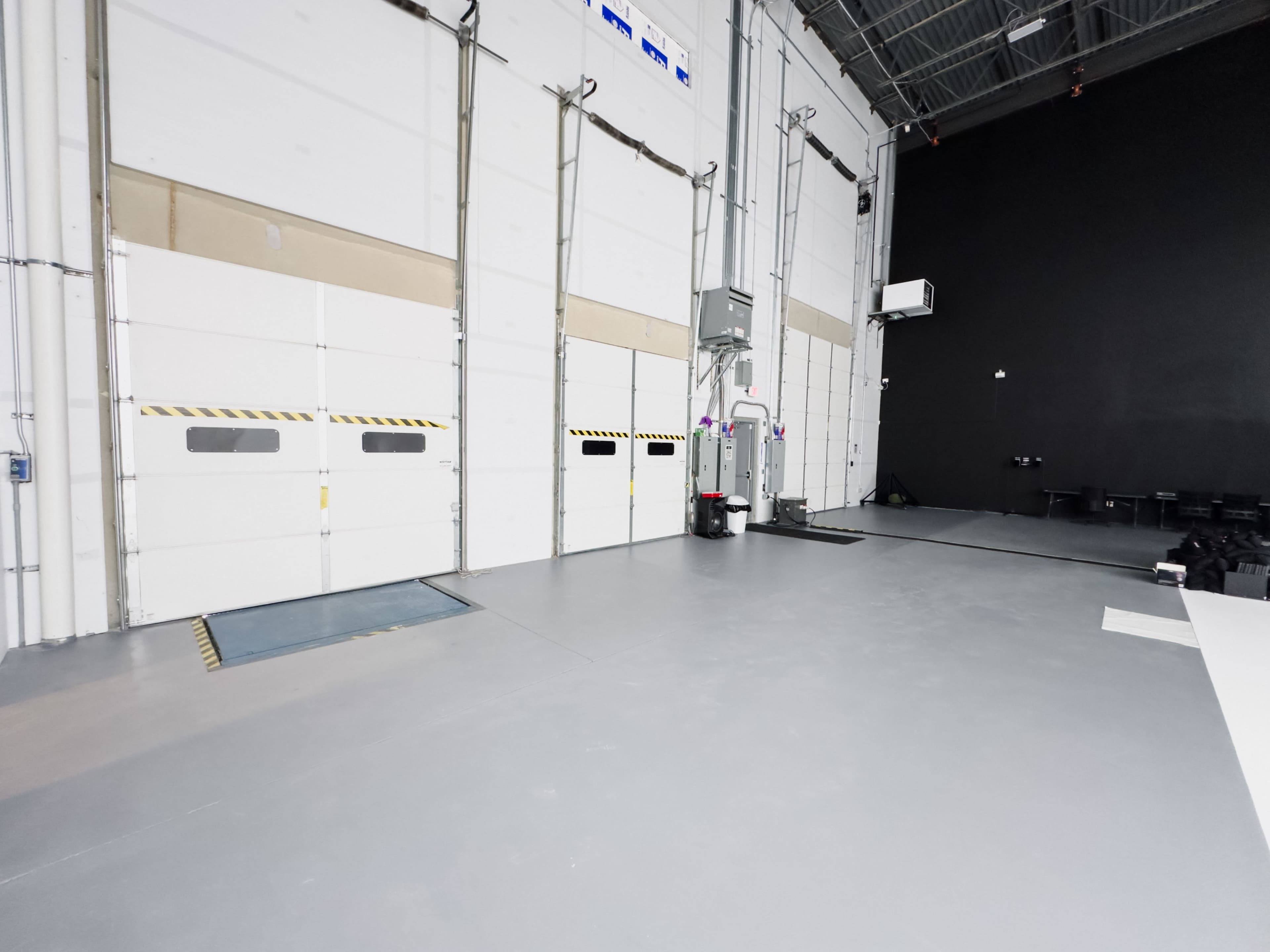 900 sqft 2- Wall Infinity Cyc Wall Studio (30'x30'x18') Image in Springville, Springville, UT