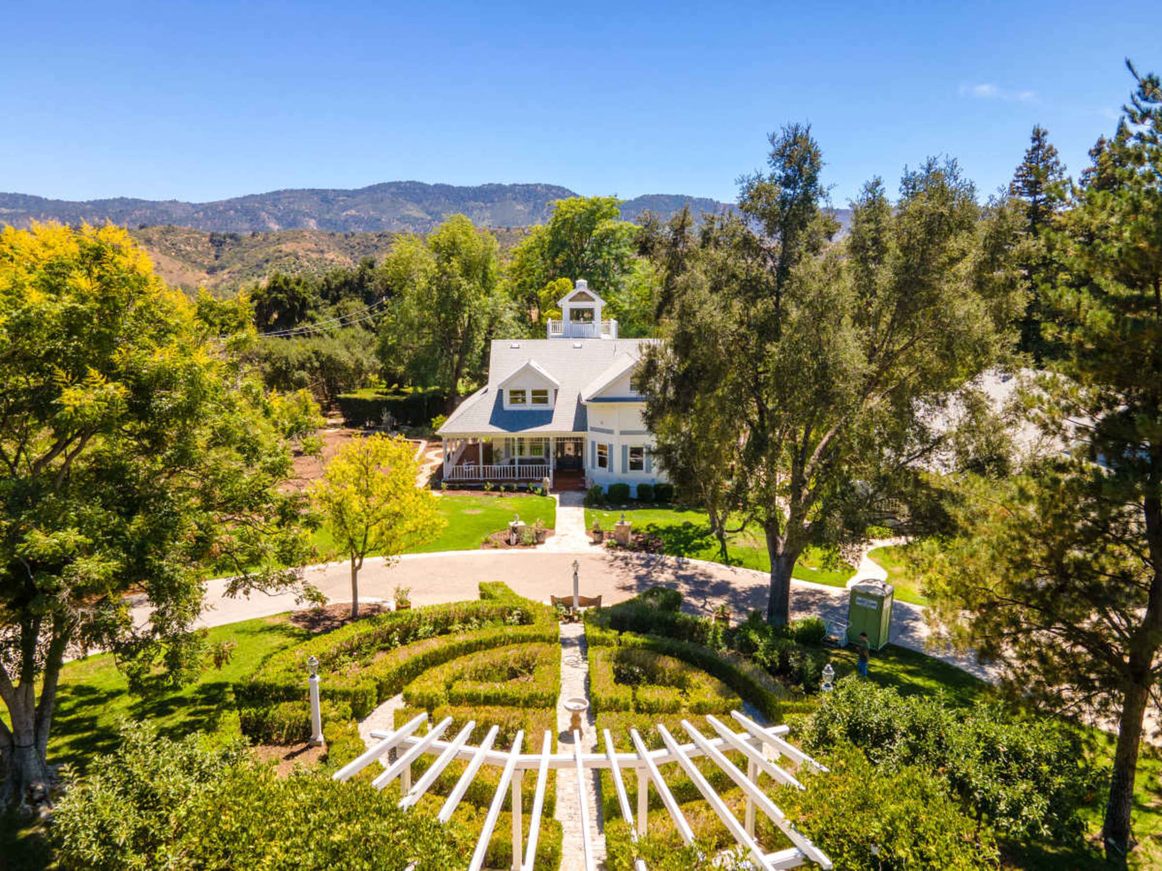 Beautiful Ranch Style Home with pool and orange orchard Image in , Ojai, CA