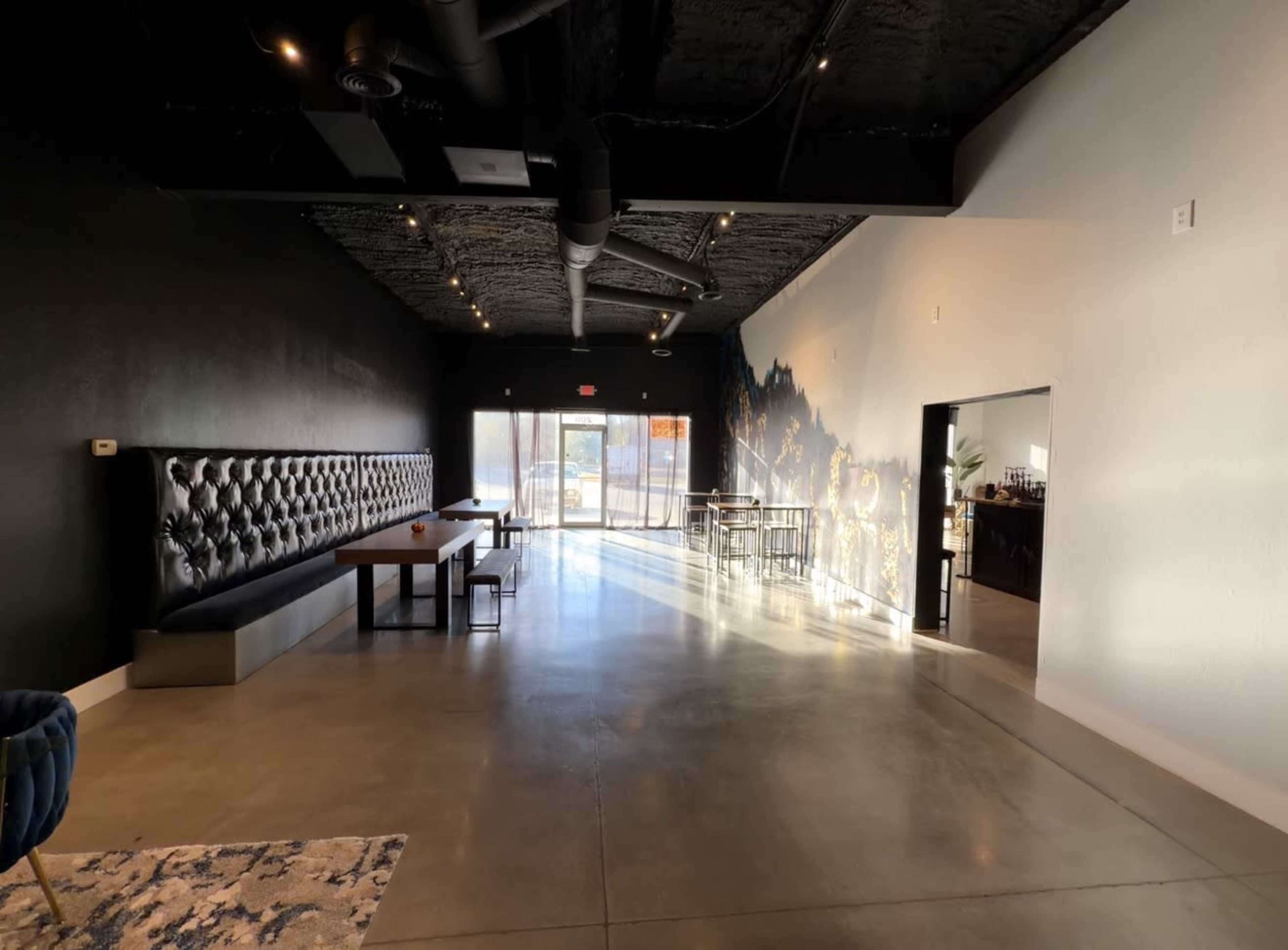 Elegant Open-Concept Venue with a Luxe Feel Image in Jones, Jones, OK