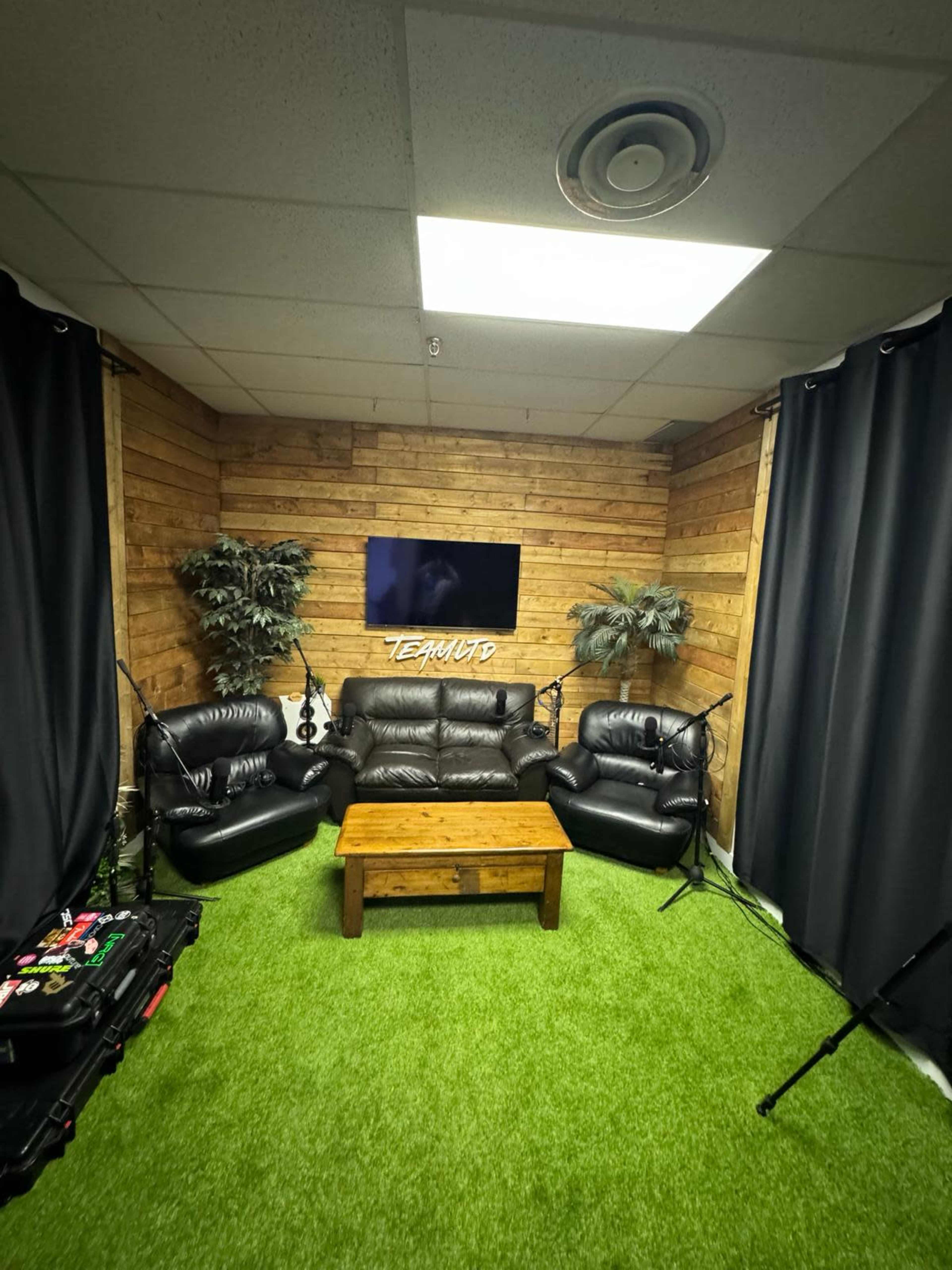 Mississauga Podcast Lounge Space Image in Mississauga, Mississauga, ON